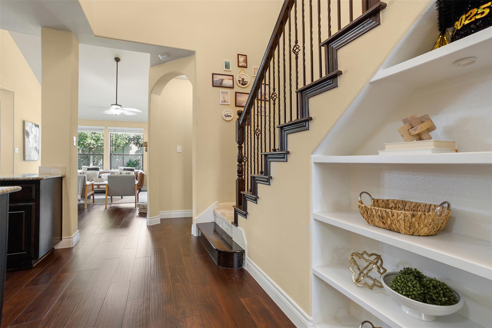 121 E Adelanta Pl, Round Rock, TX 78681