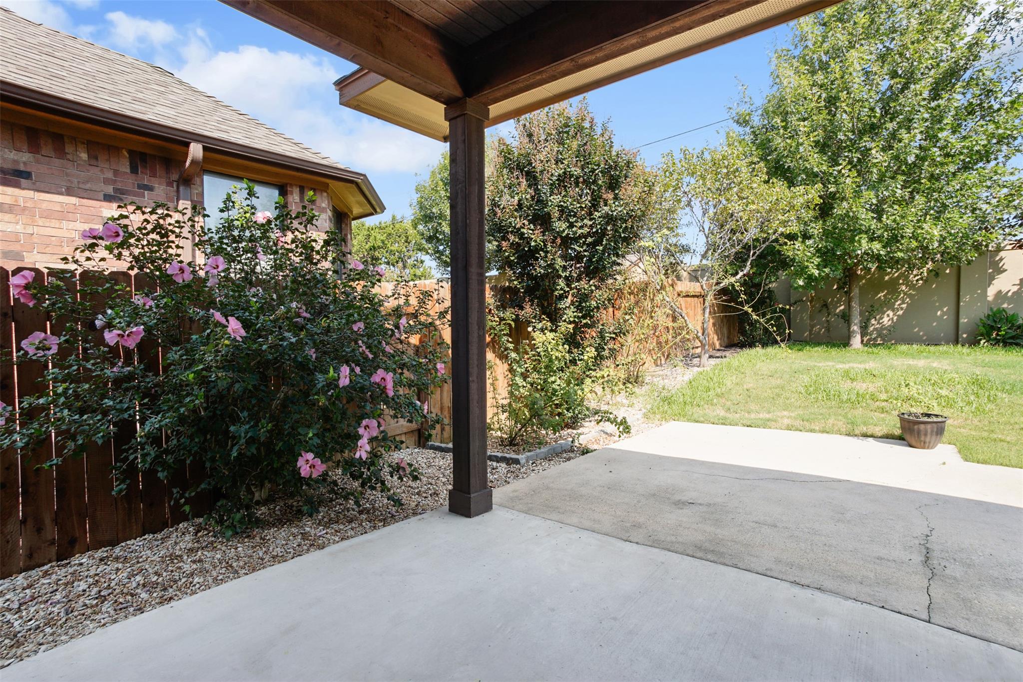 121 E Adelanta Pl, Round Rock, TX 78681