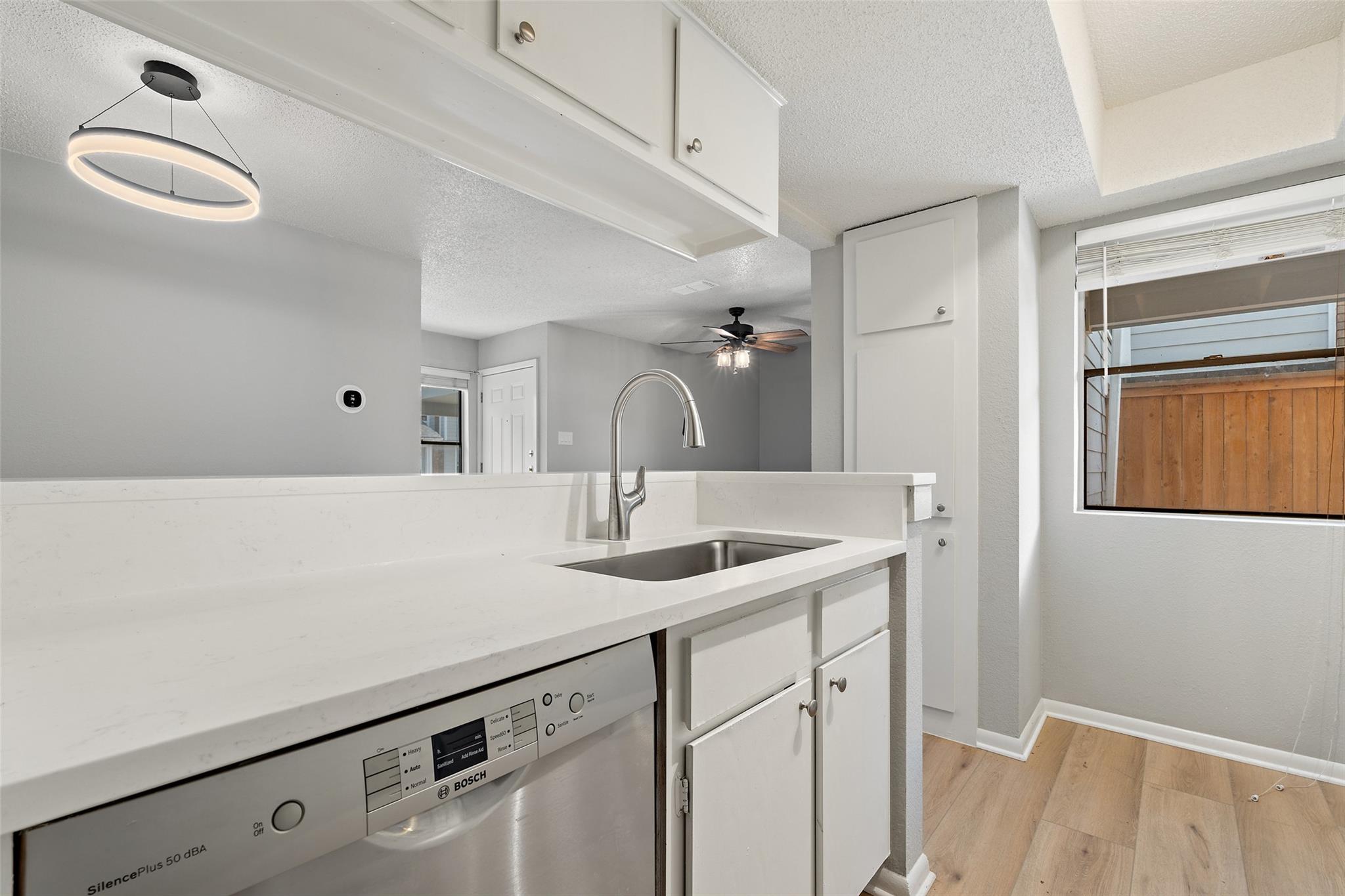 7635 Guadalupe St # 102, Austin, TX 78752