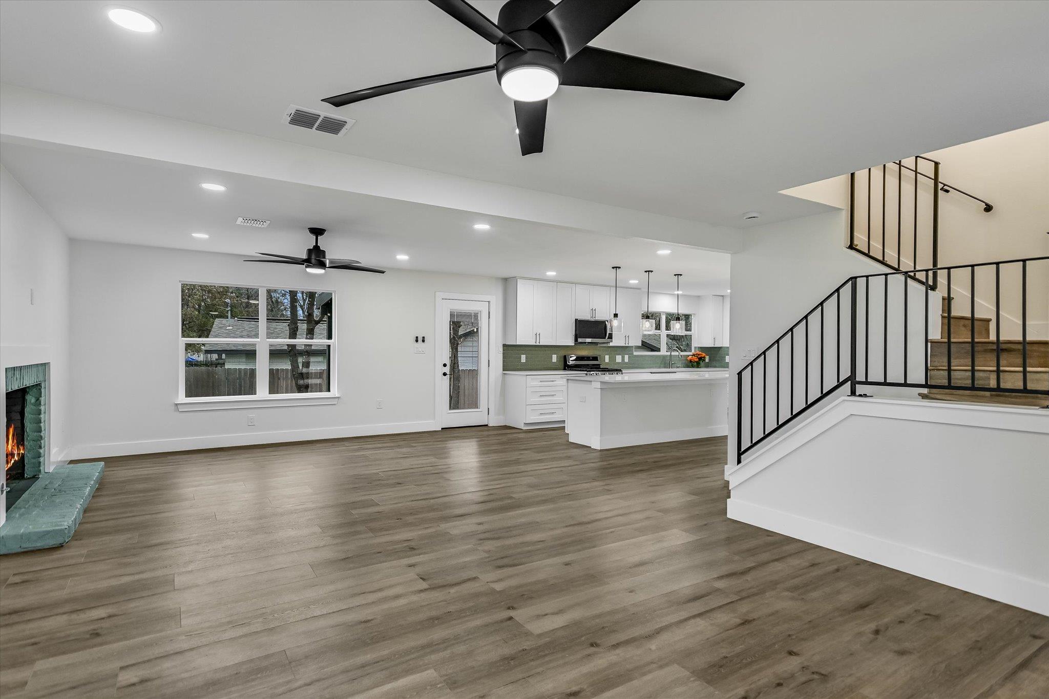 2704 Loyola Ln, Austin, TX 78723