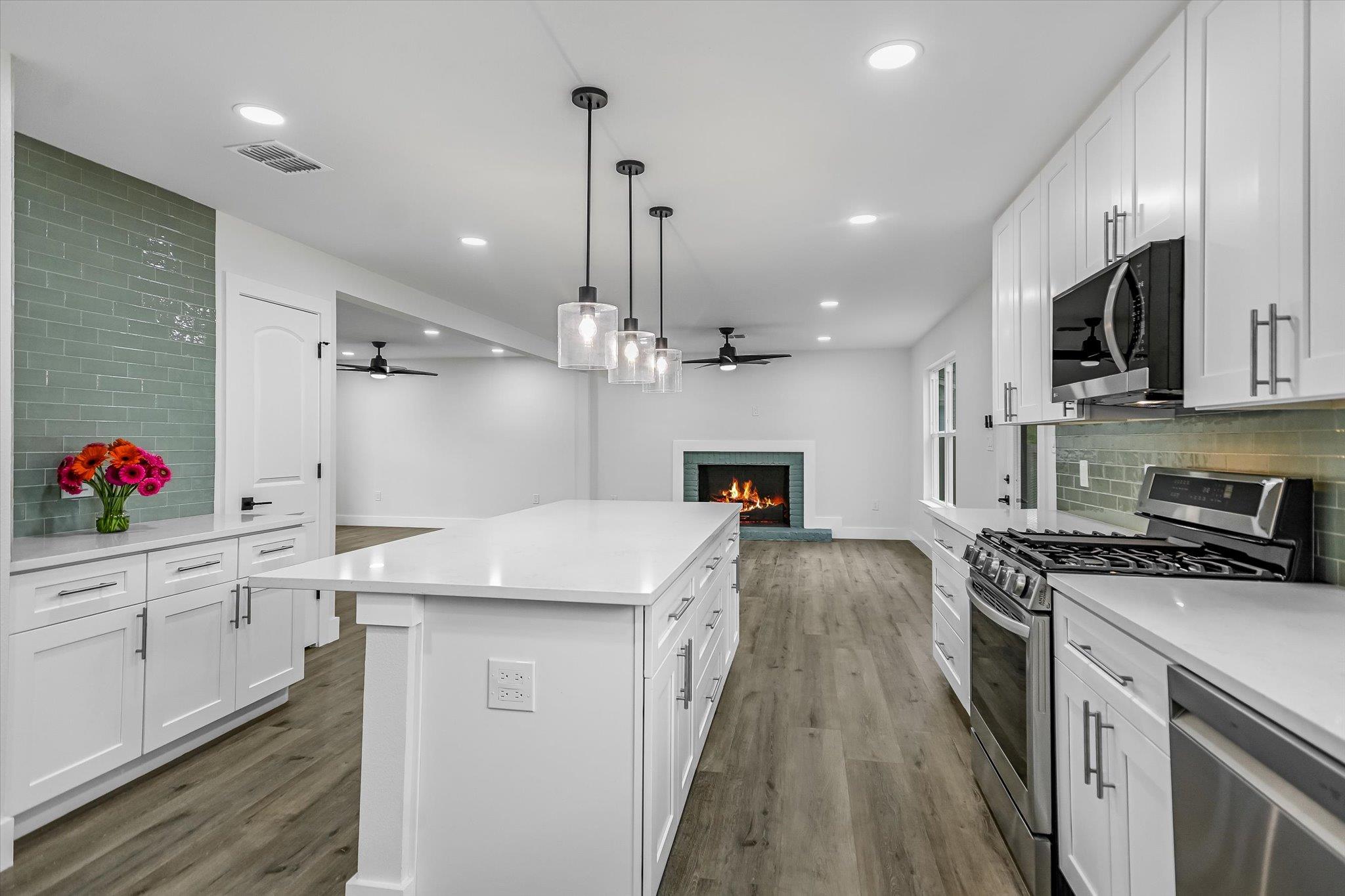 2704 Loyola Ln, Austin, TX 78723