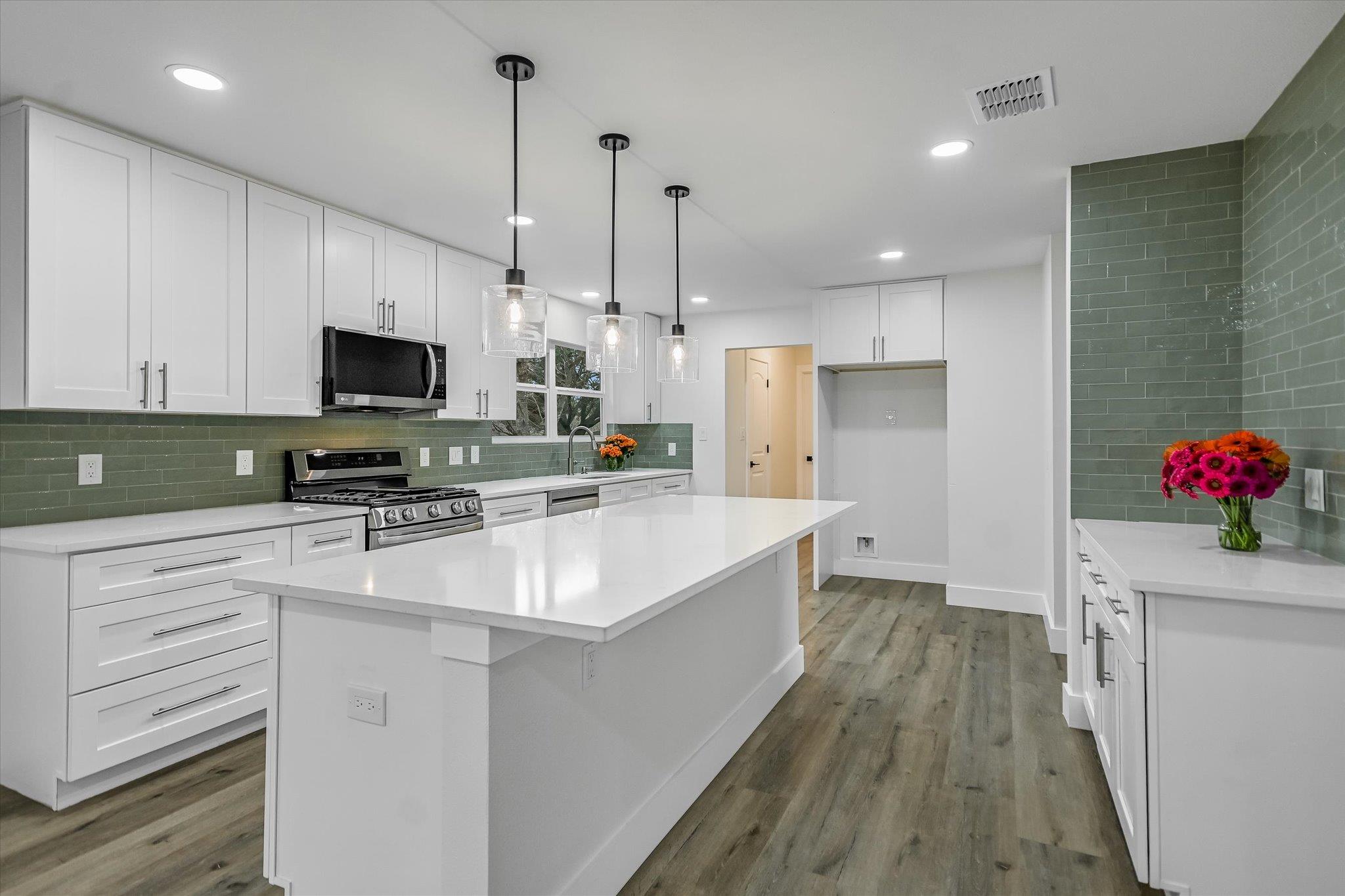 2704 Loyola Ln, Austin, TX 78723