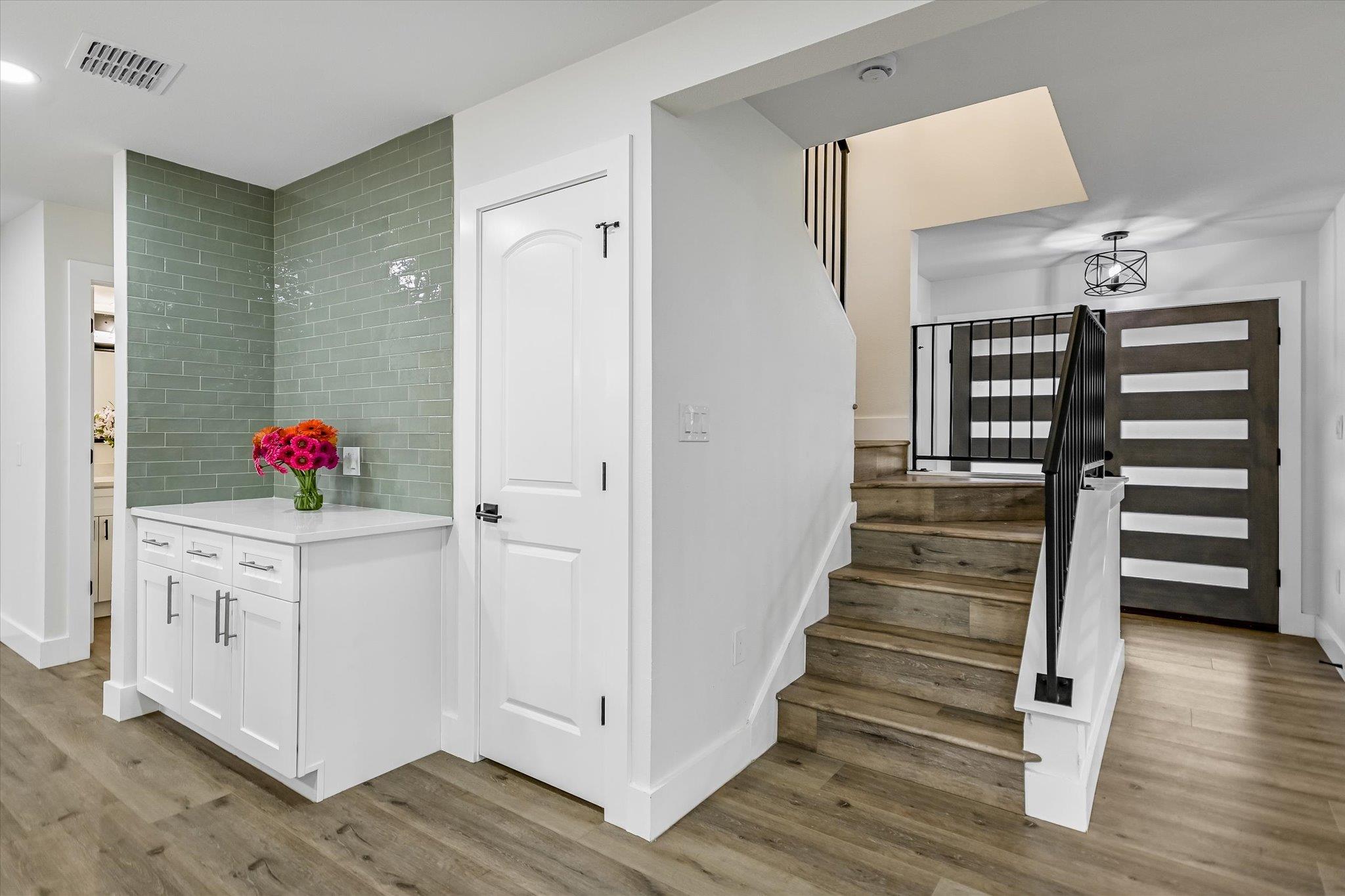 2704 Loyola Ln, Austin, TX 78723