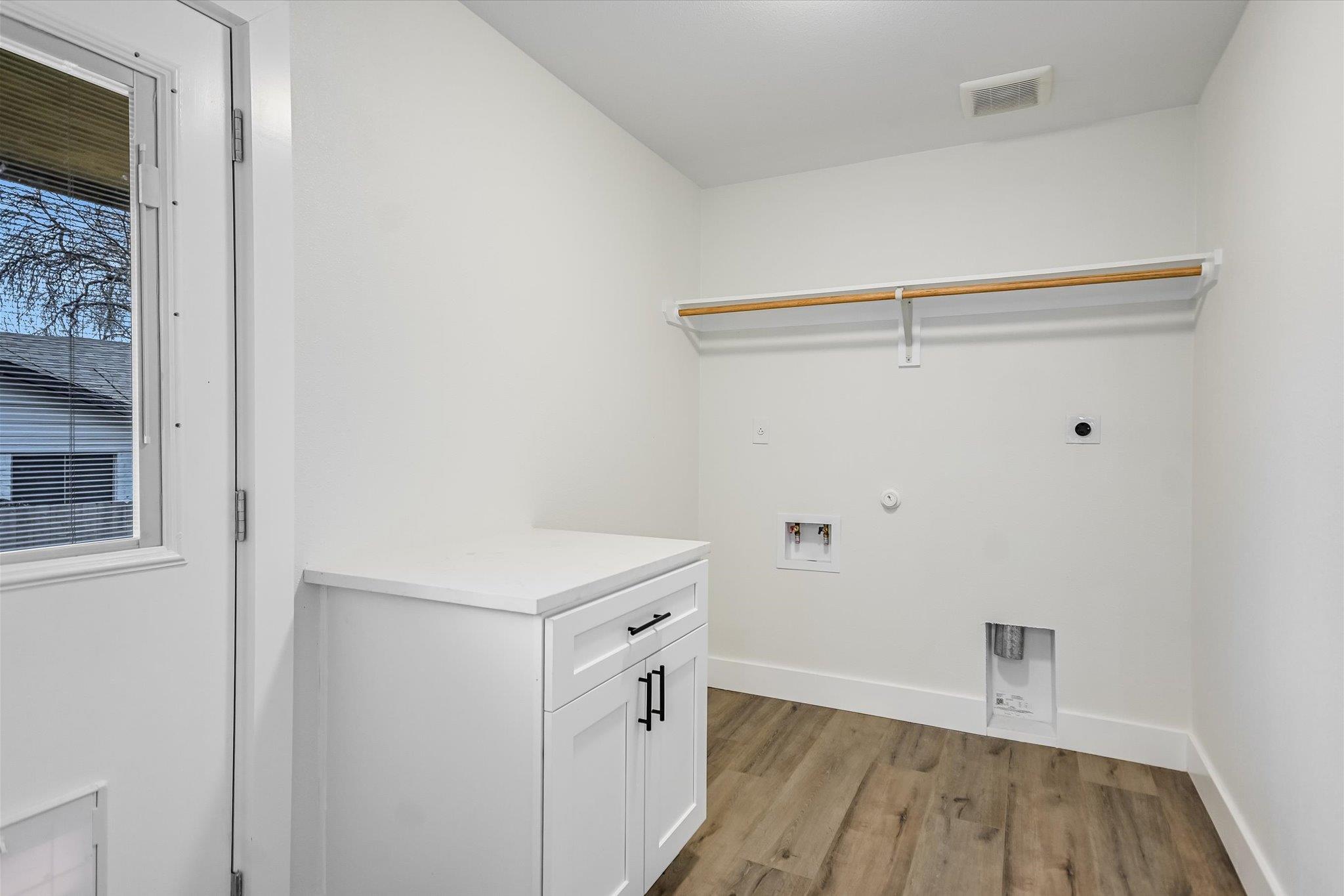 2704 Loyola Ln, Austin, TX 78723