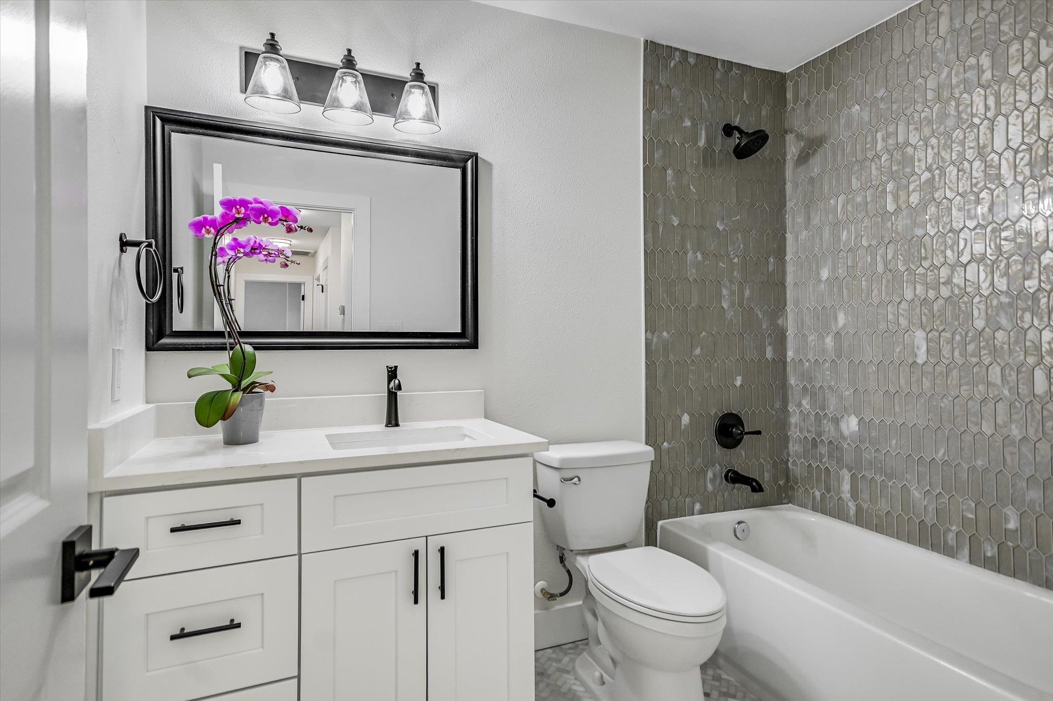 2704 Loyola Ln, Austin, TX 78723