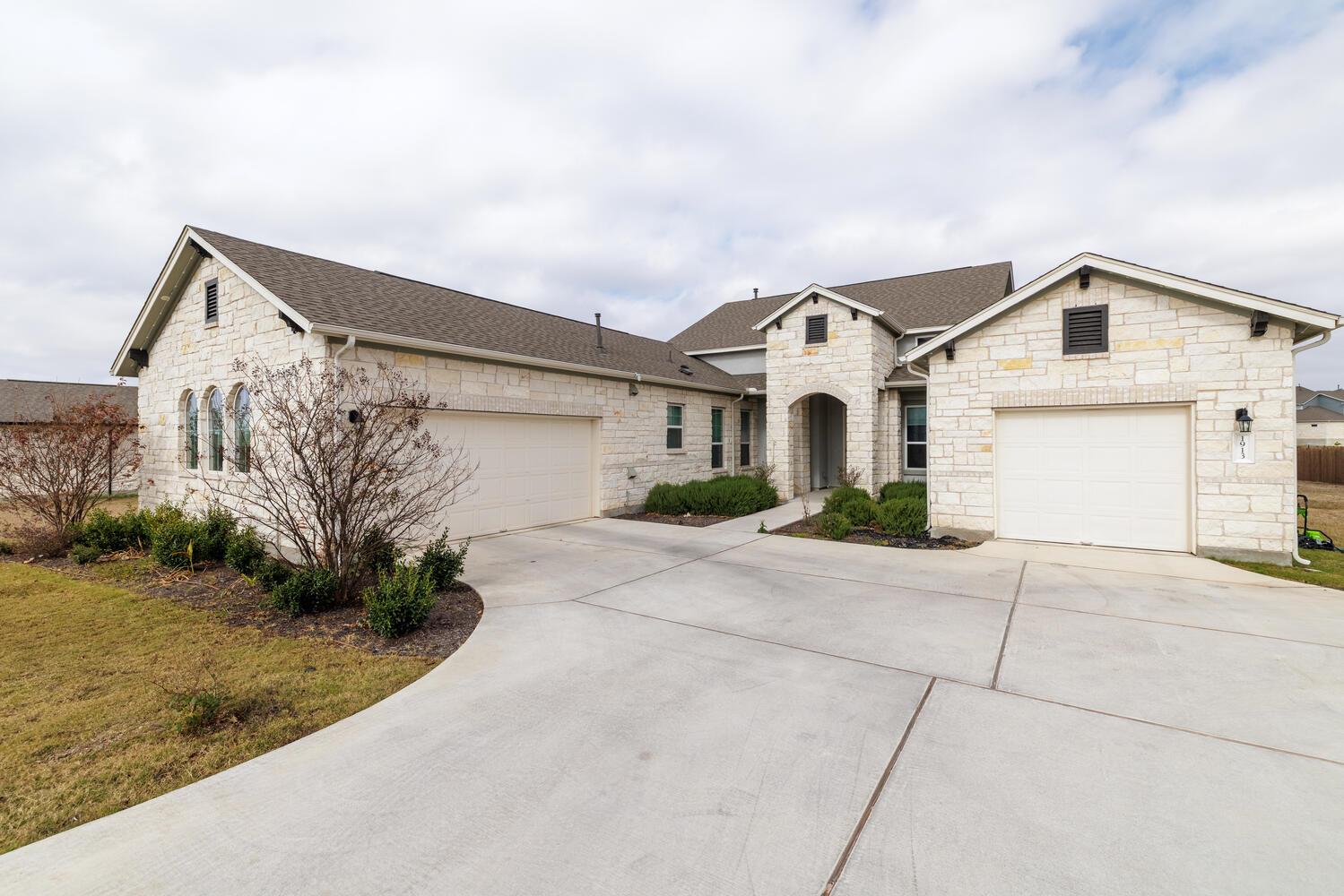 1913 Equine Rd, Leander, TX 78641
