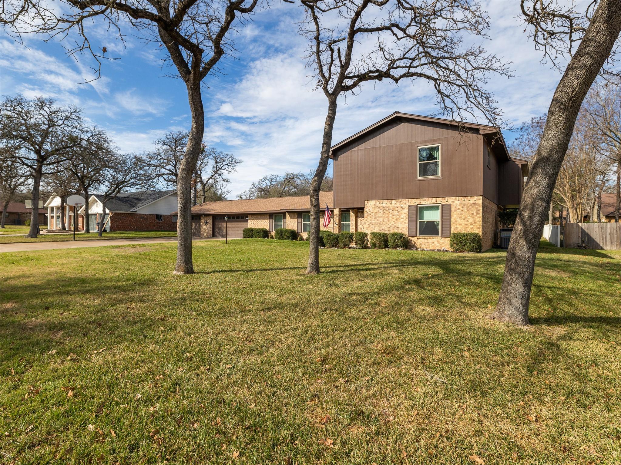 1704 Yokley Rd, Rockdale, TX 76567