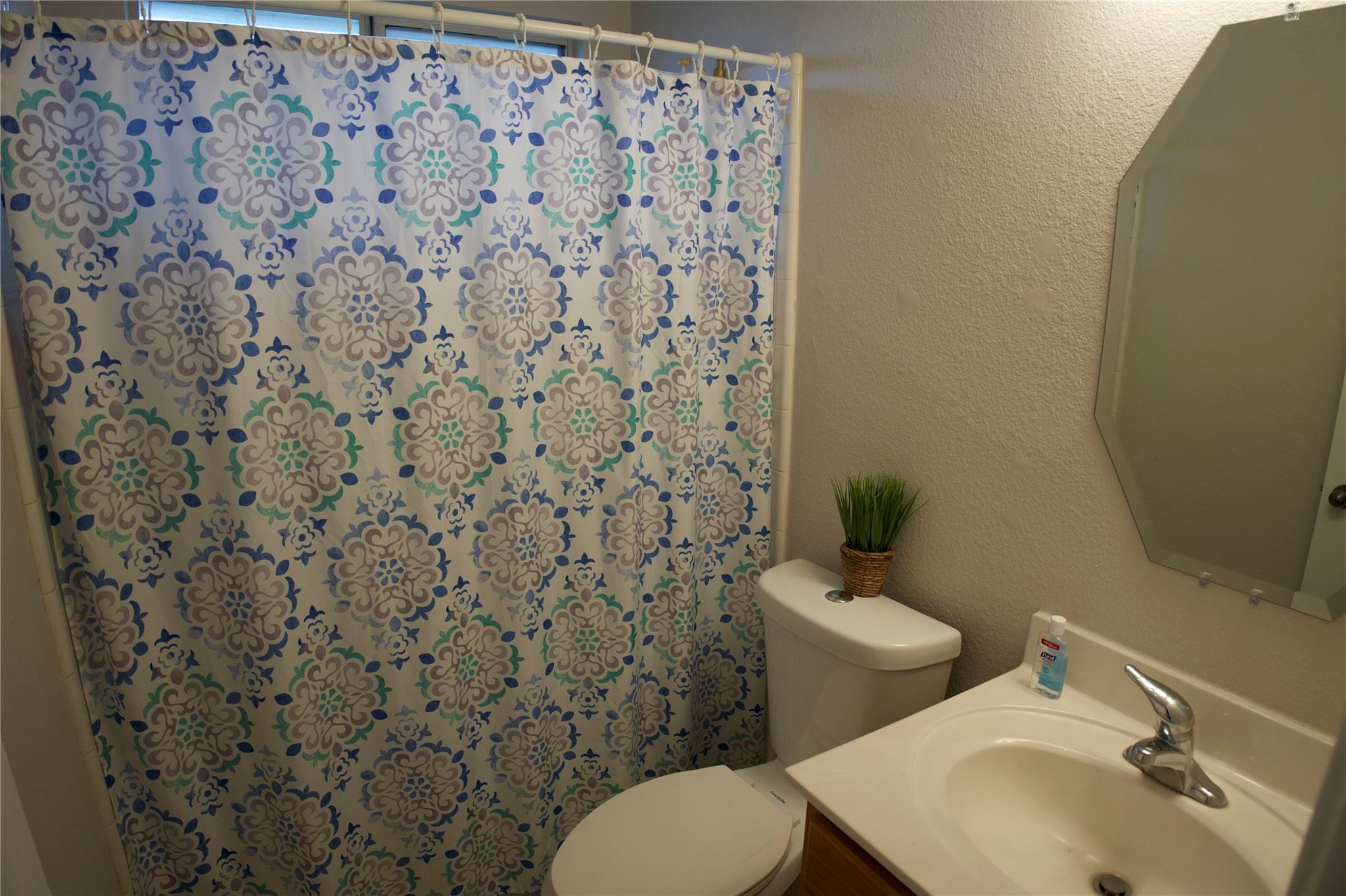 502 Stewart Dr, Hutto, TX 78634