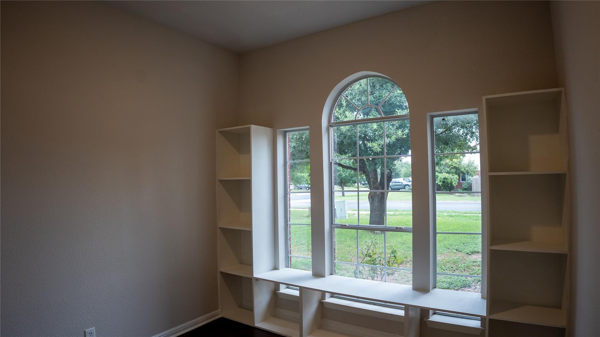 502 Stewart Dr, Hutto, TX 78634