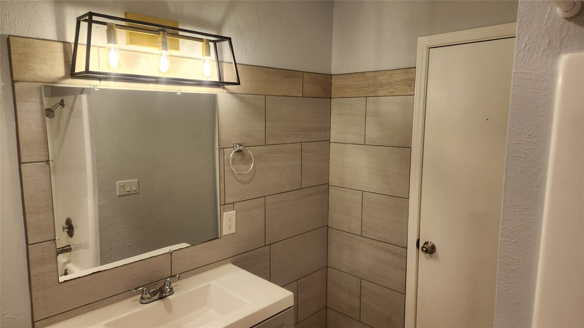 618 Rollingway Dr # B, Round Rock, TX 78681