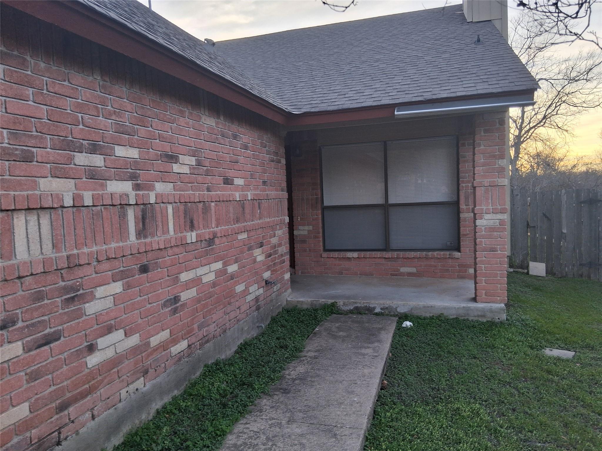 618 Rollingway Dr # B, Round Rock, TX 78681