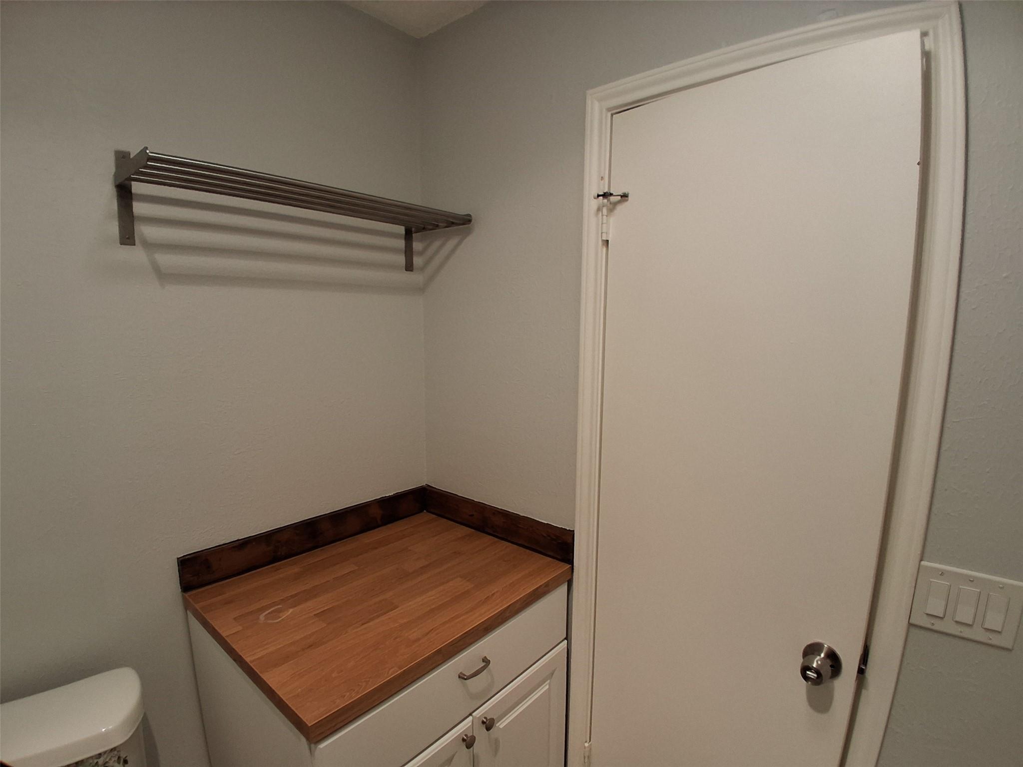 618 Rollingway Dr # B, Round Rock, TX 78681