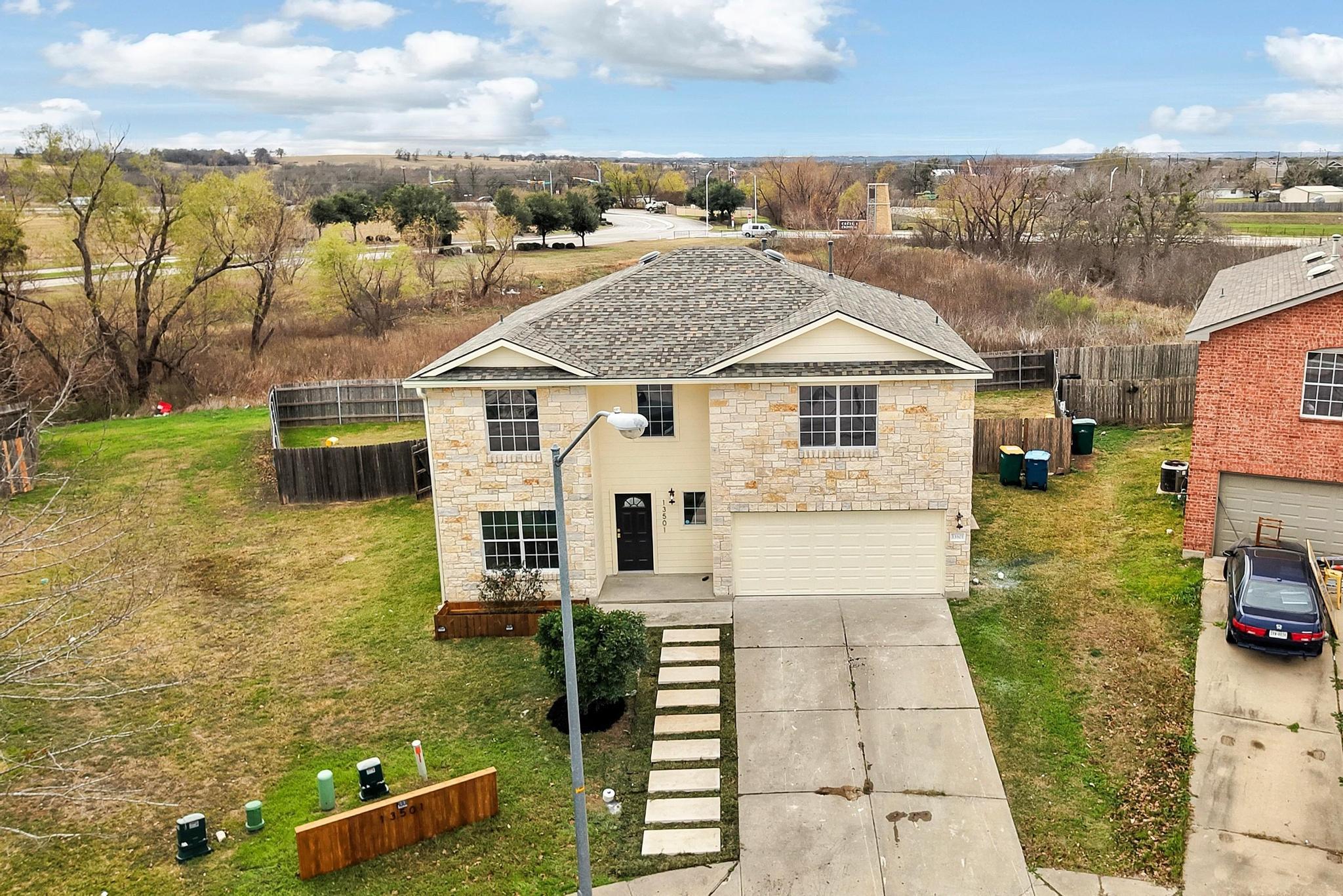13501 Sierra Wind Ln, Elgin, TX 78621