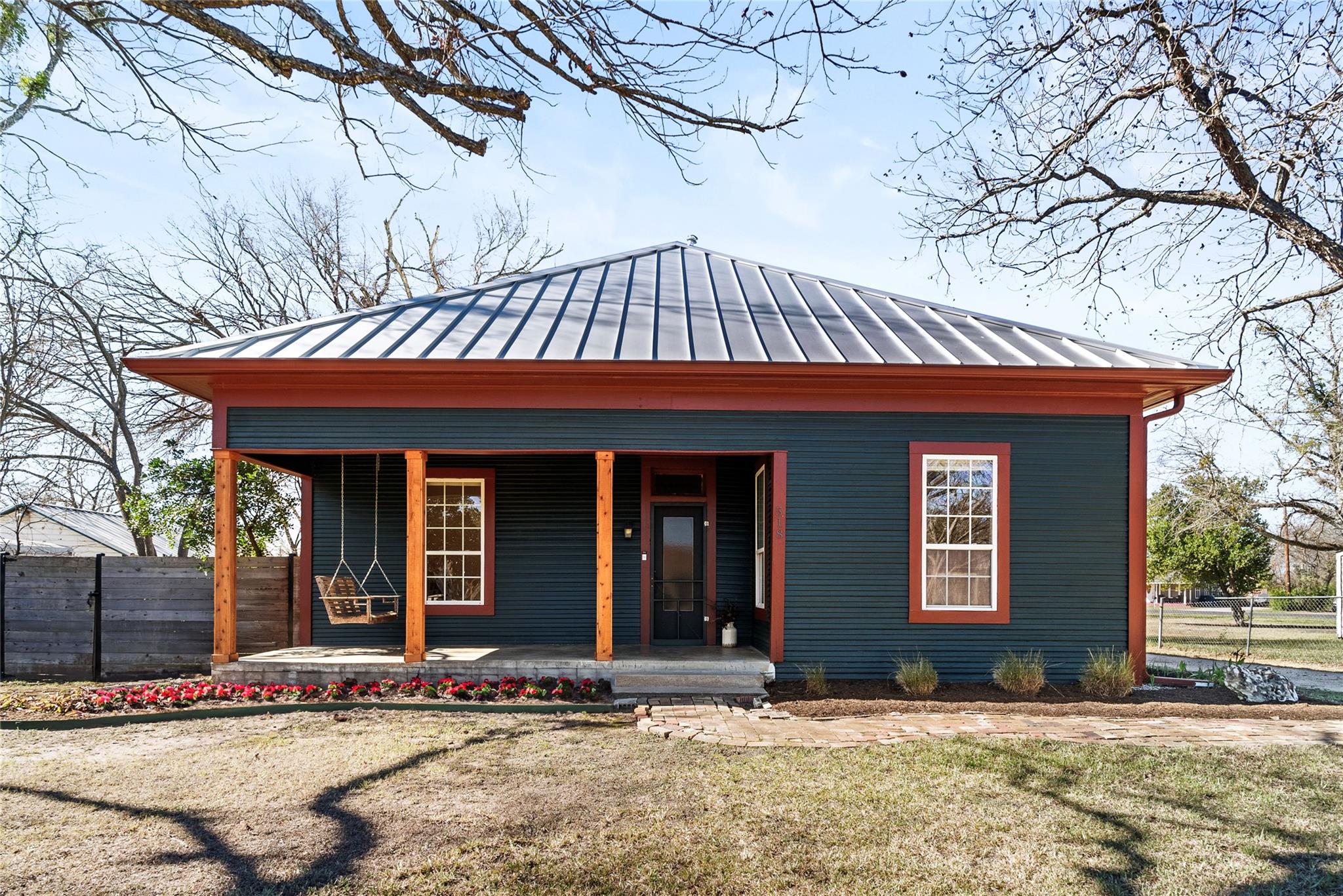 518 N Avenue F, Elgin, TX 78621