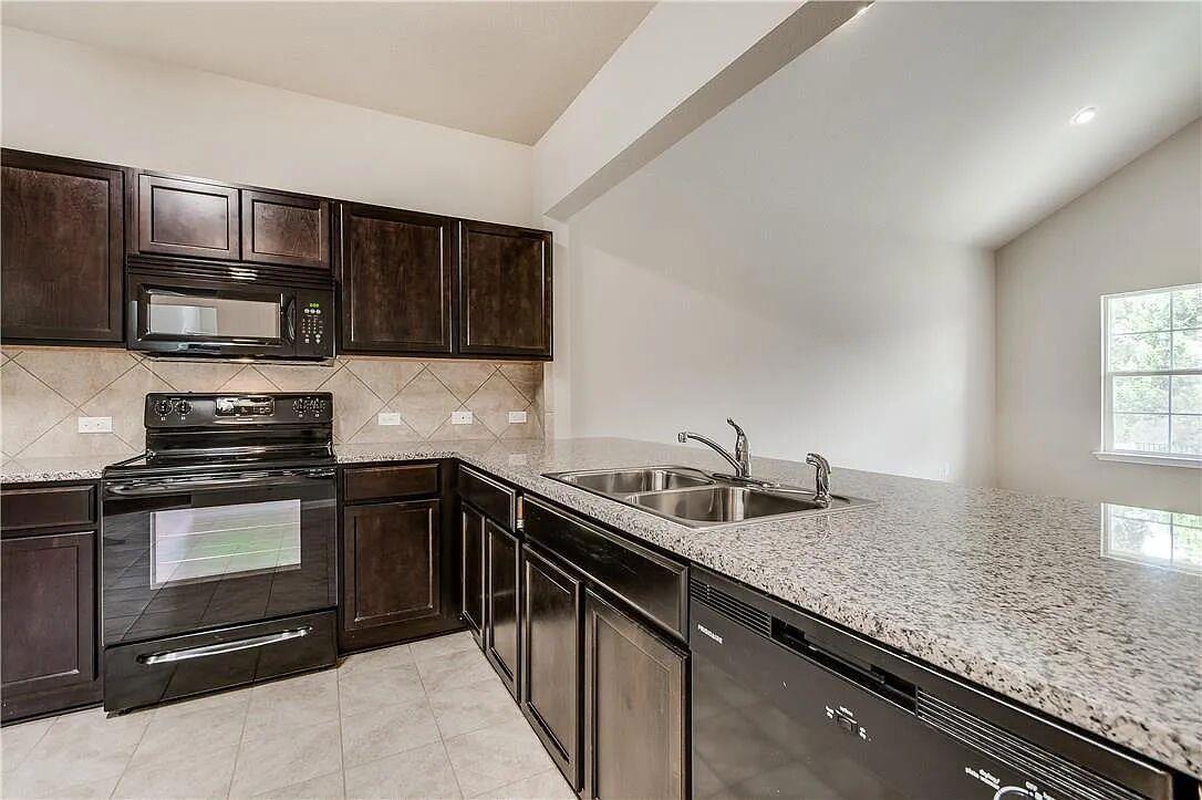 11125 Night Camp Dr, Austin, TX 78754