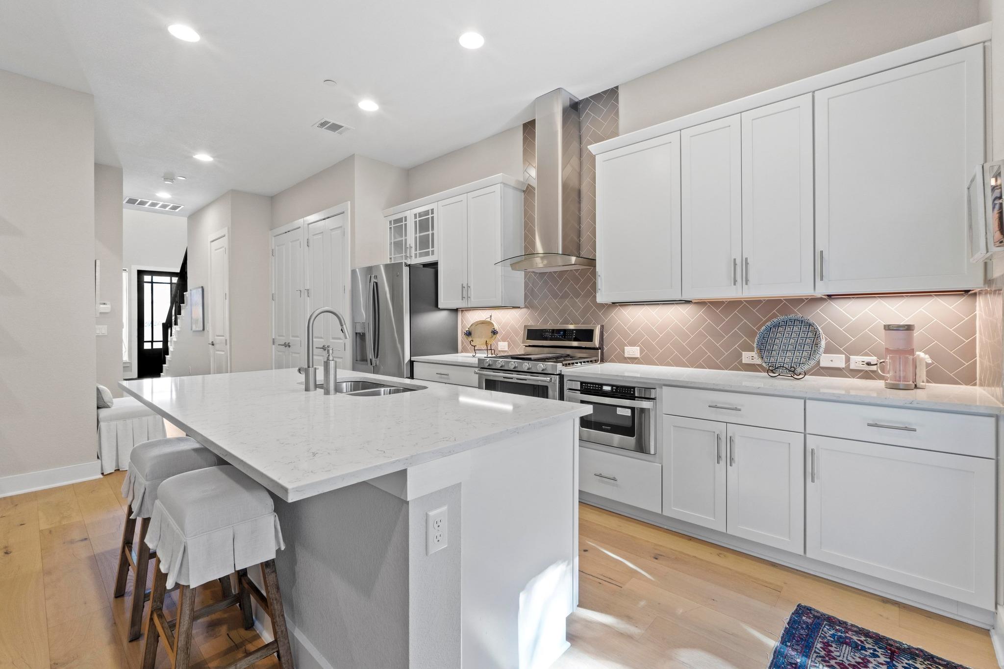 4323 Spicewood Springs Rd # 6, Austin, TX 78759