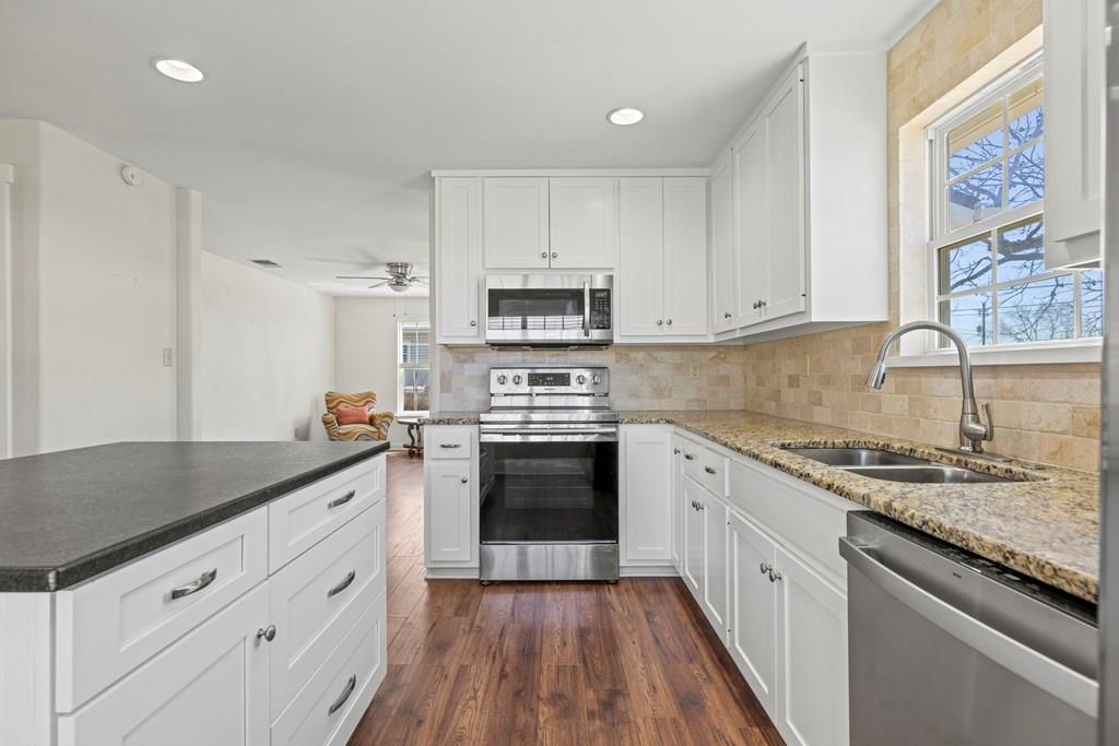 204 Morning Glory Dr, Fredericksburg, TX 78624