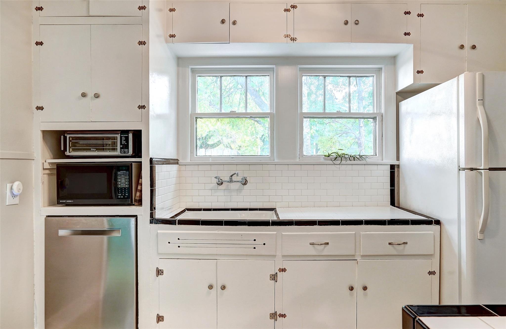 5204 Huisache St # 1, Austin, TX 78751