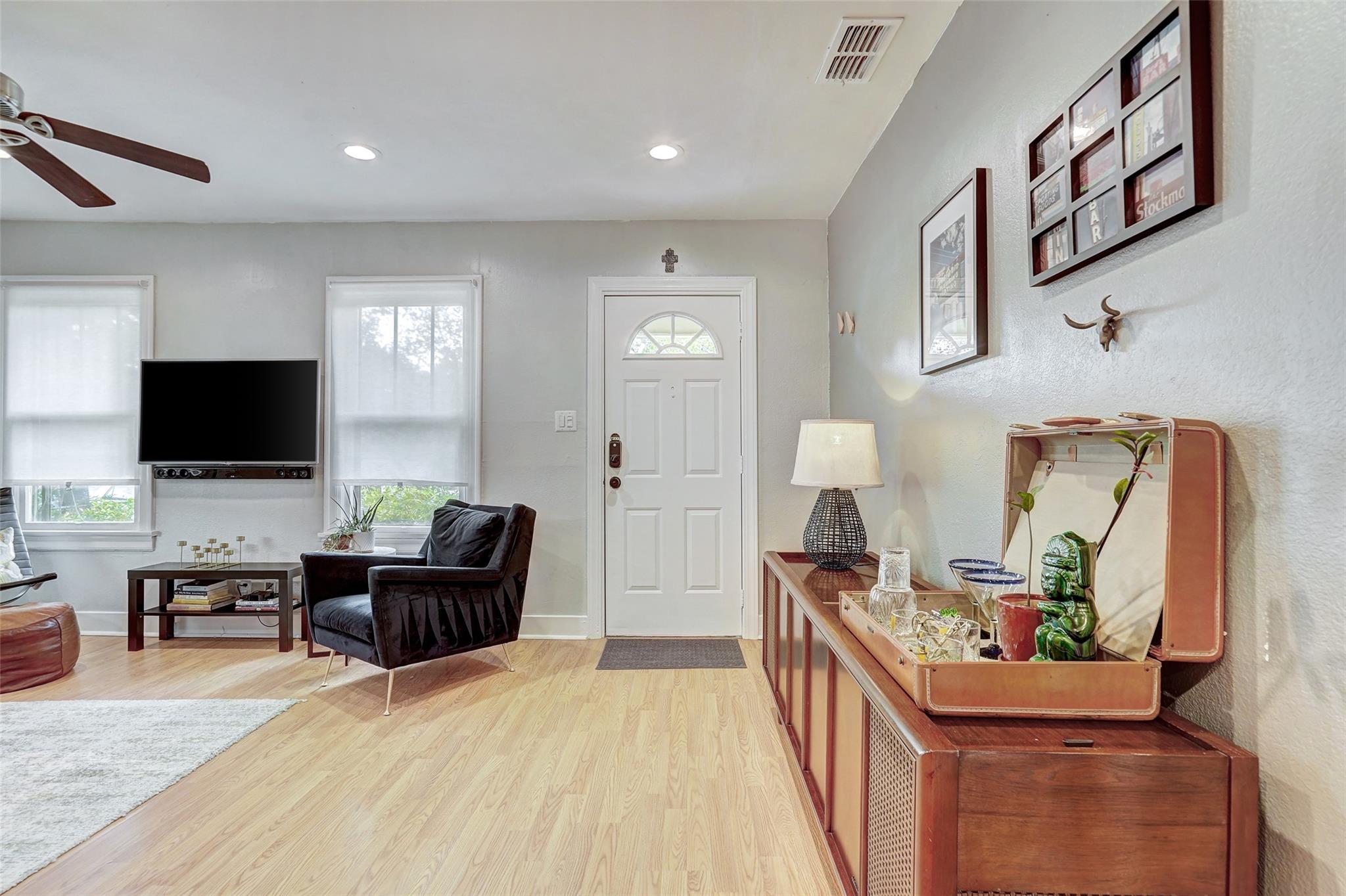 5204 Huisache St # 1, Austin, TX 78751