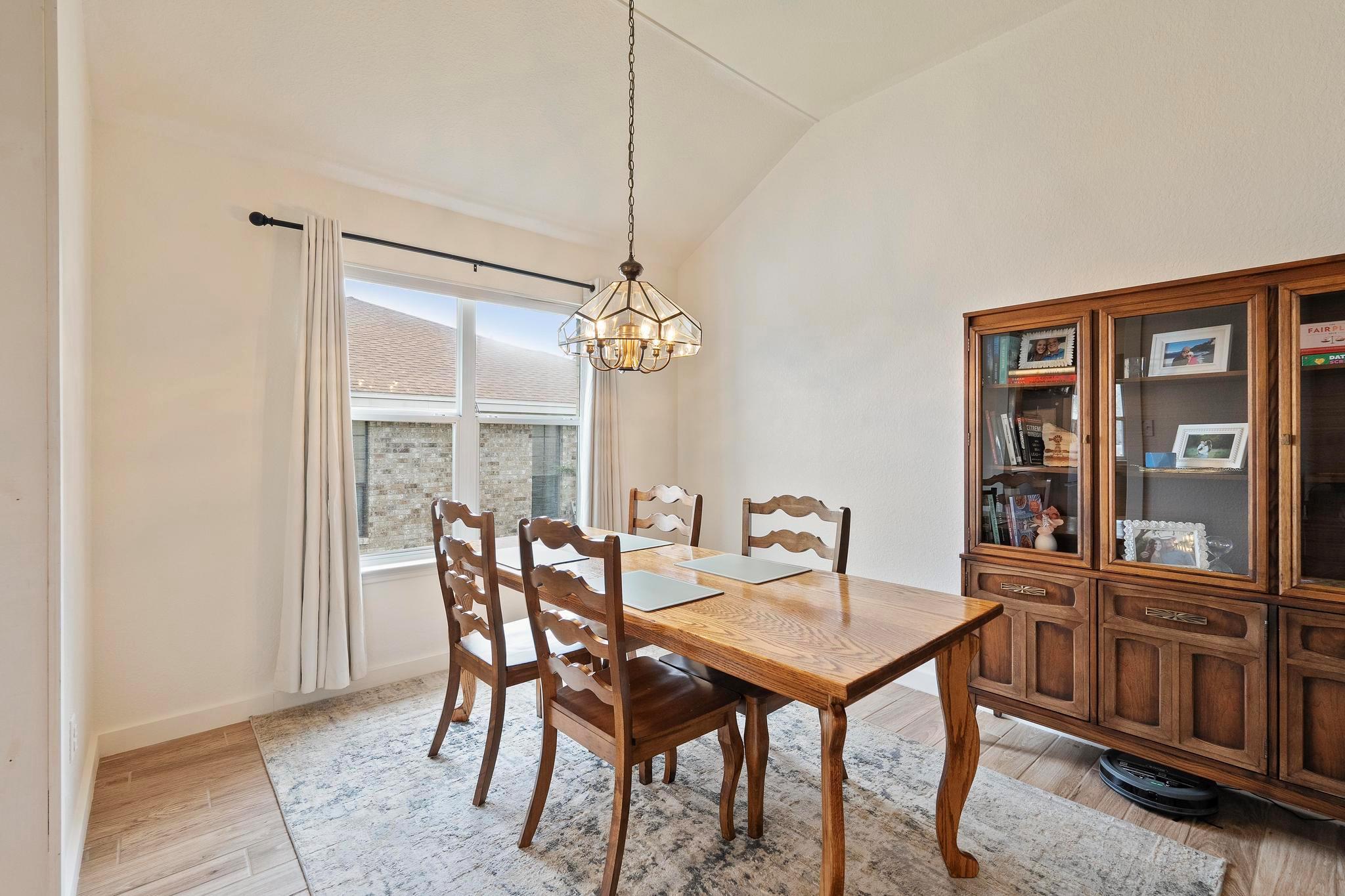 1808 Cedarlawn St, Taylor, TX 76574