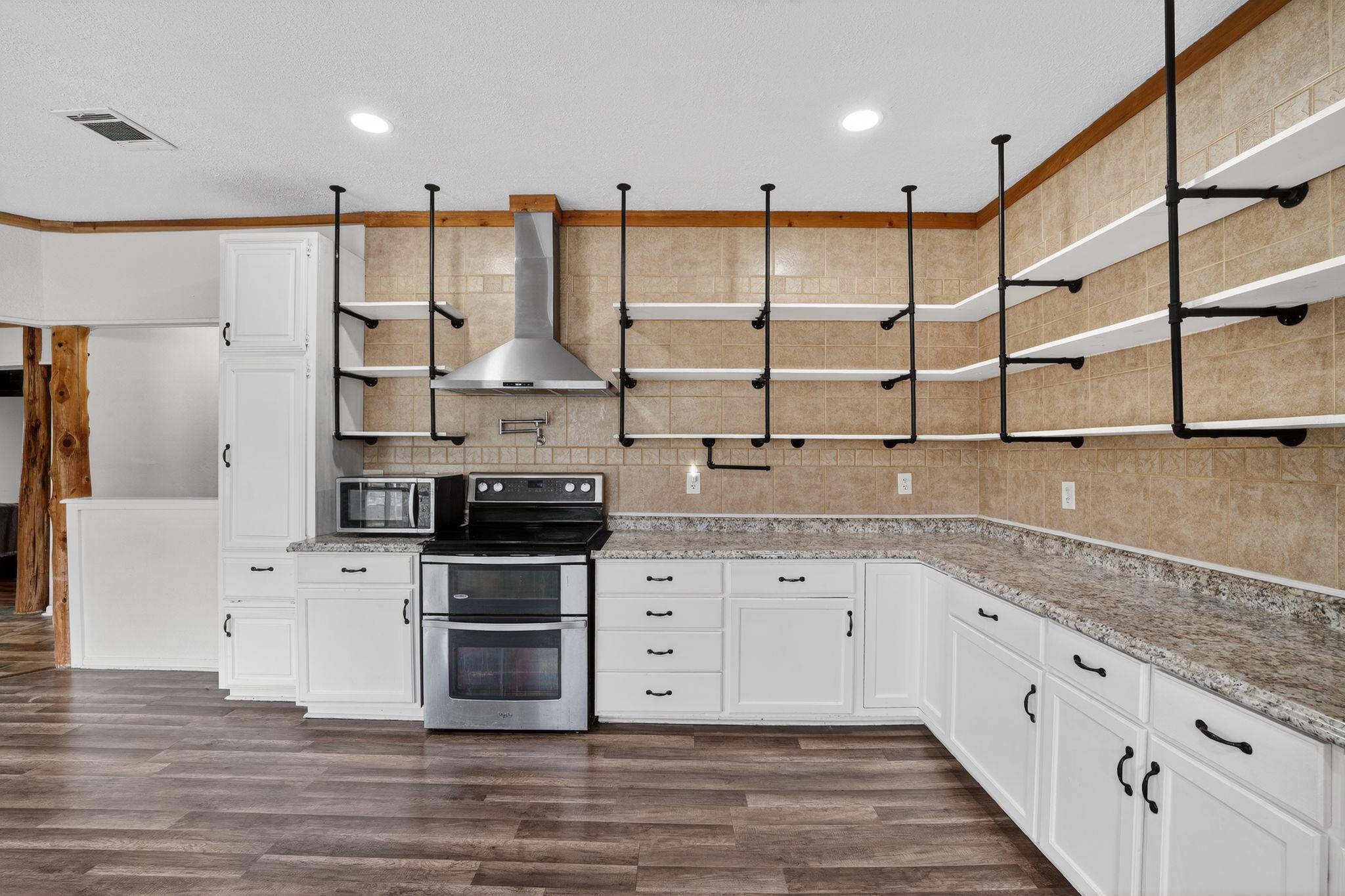 174 Monroe King Ln, Elgin, TX 78621