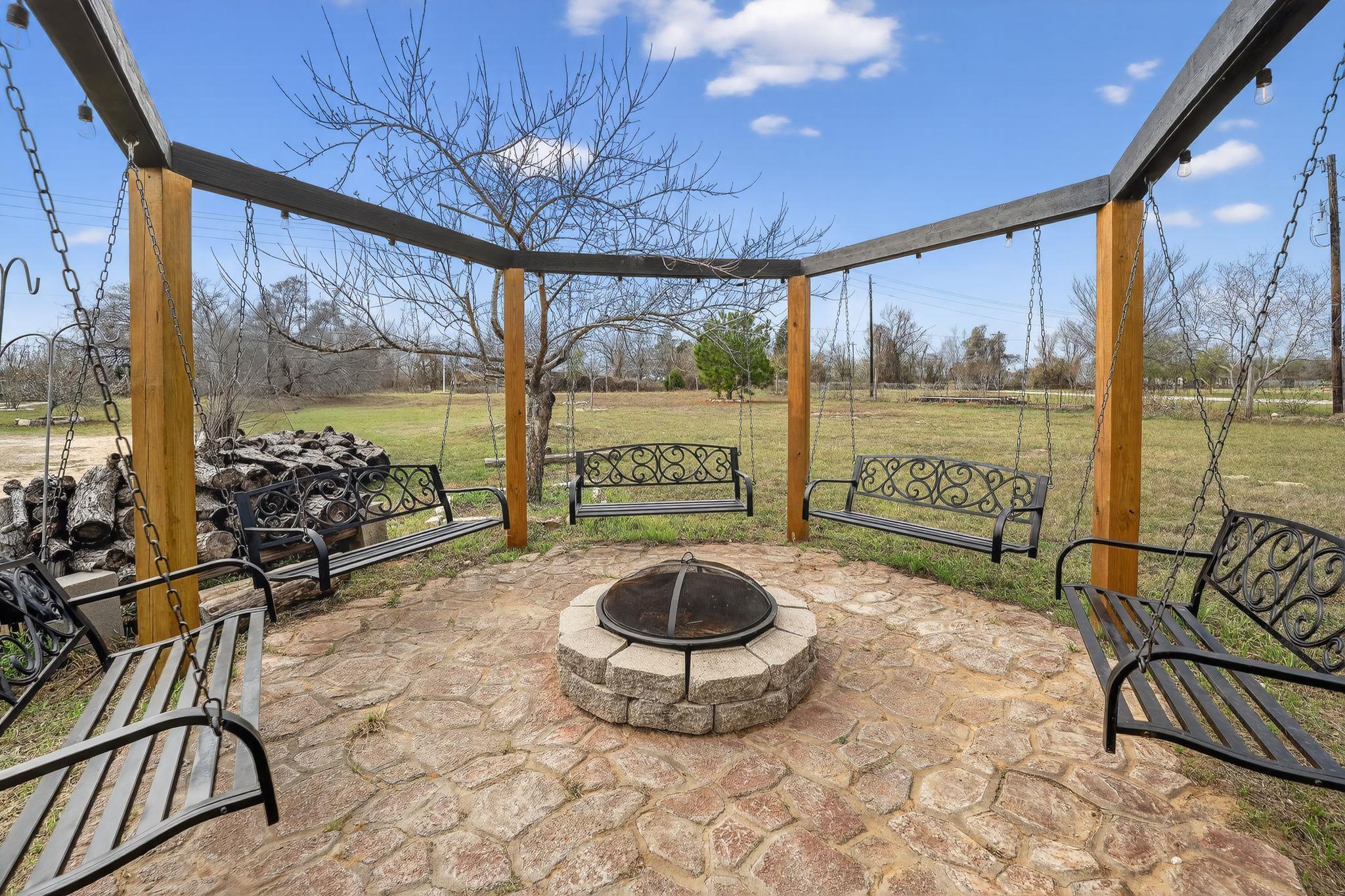 174 Monroe King Ln, Elgin, TX 78621