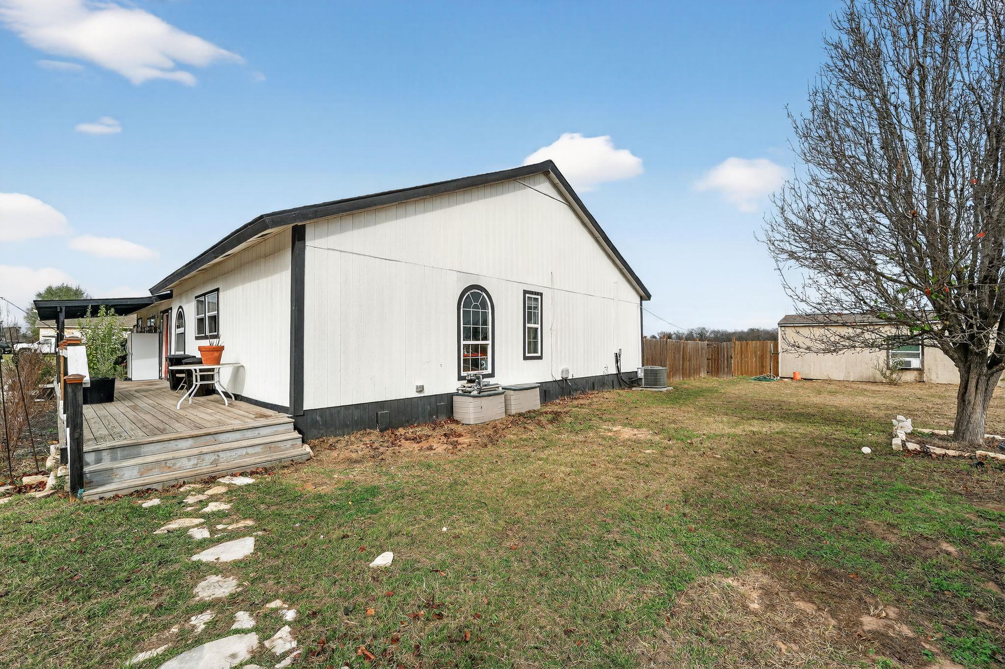 174 Monroe King Ln, Elgin, TX 78621