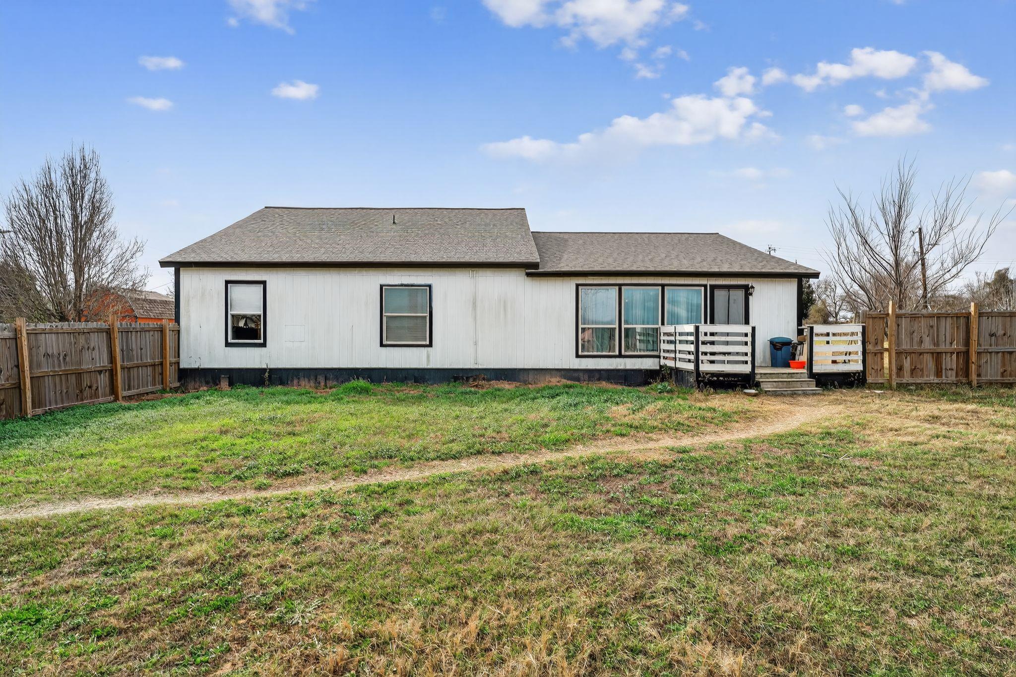 174 Monroe King Ln, Elgin, TX 78621