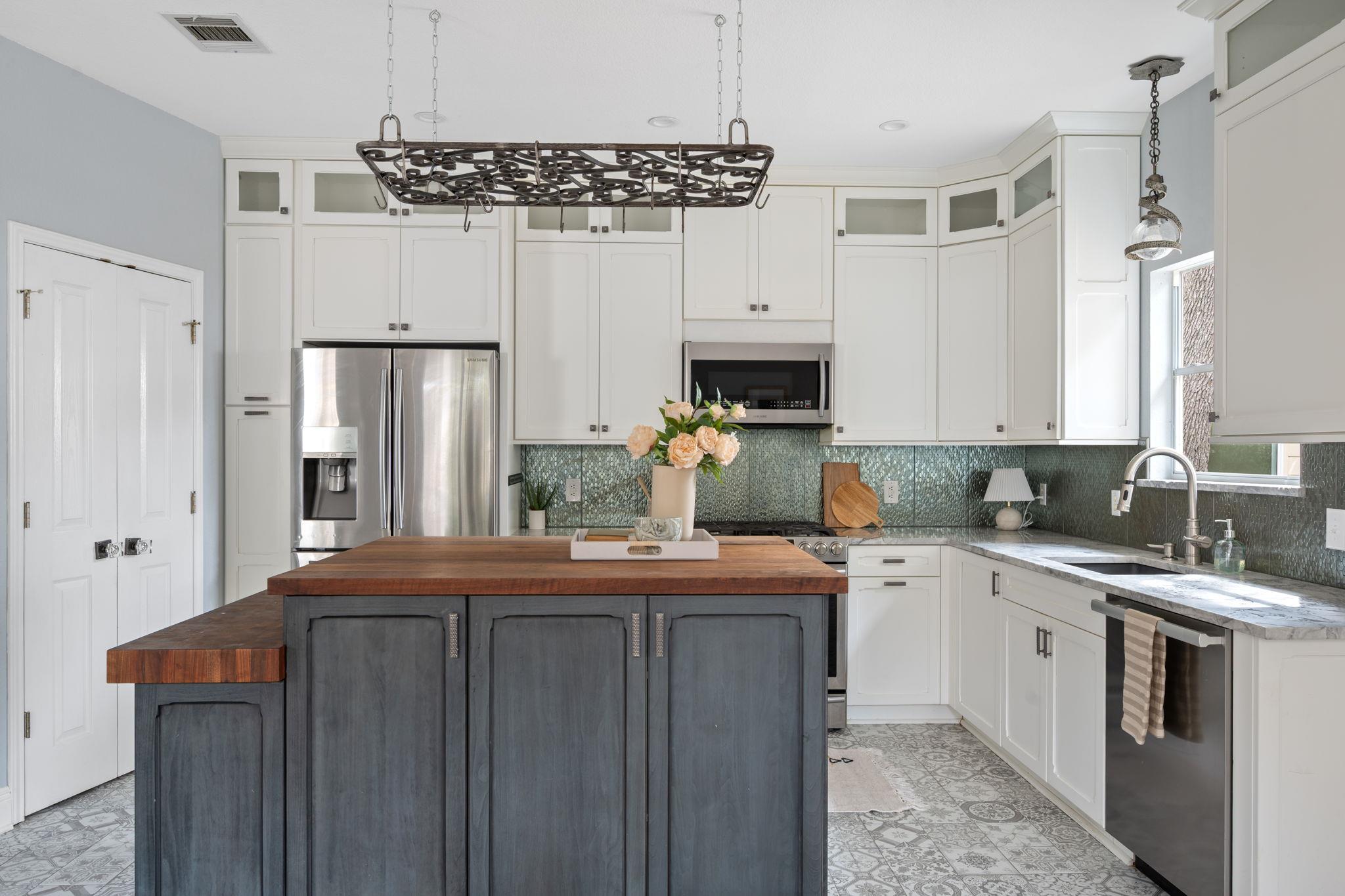 8121 Luling Ln, Austin, TX 78729