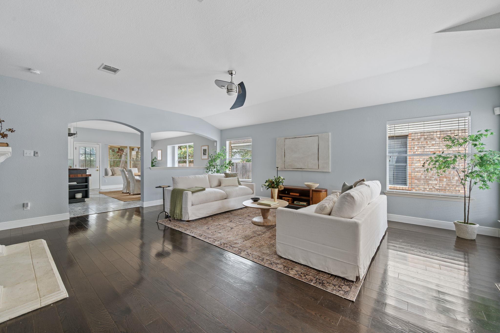 8121 Luling Ln, Austin, TX 78729