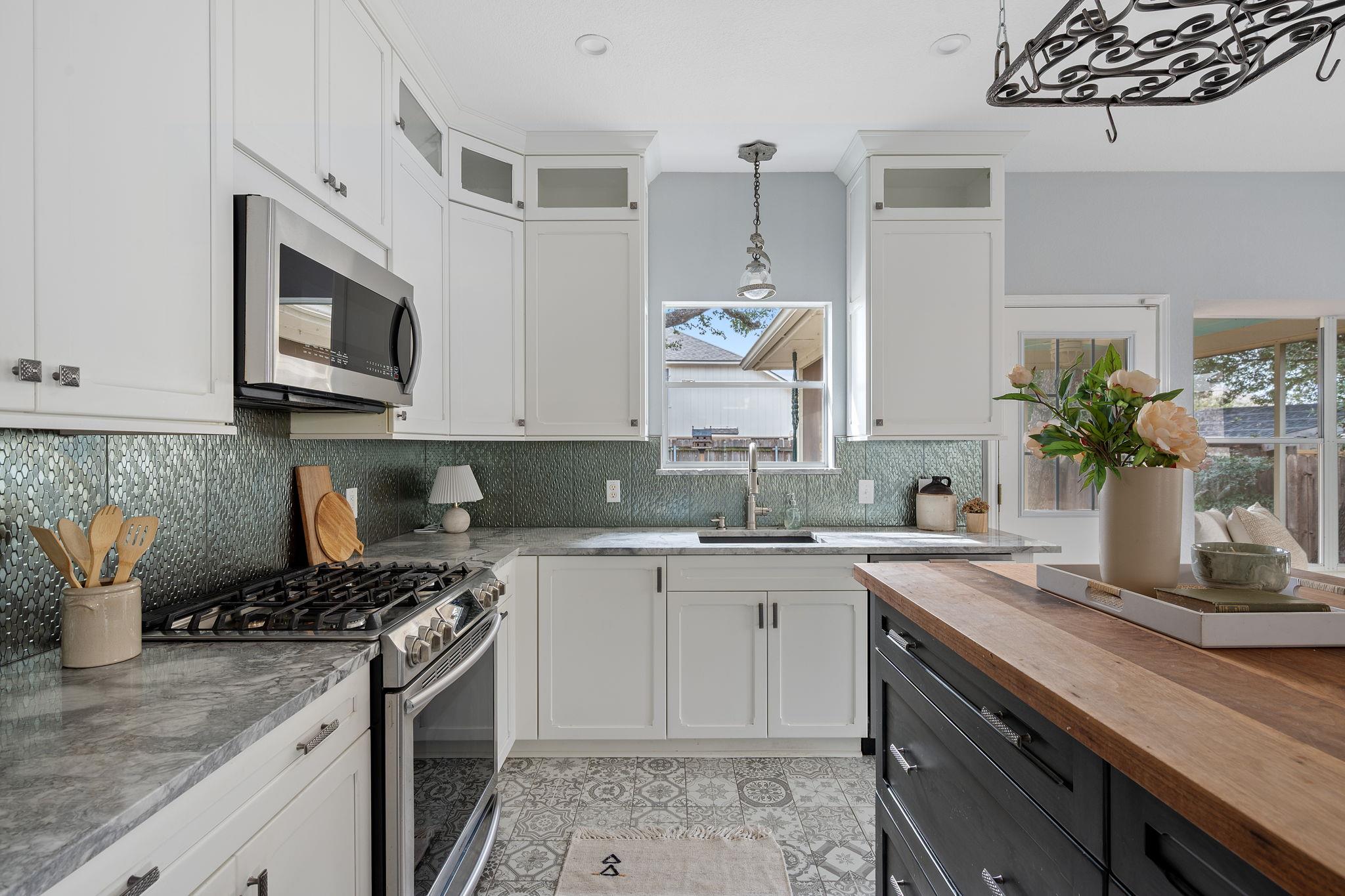 8121 Luling Ln, Austin, TX 78729