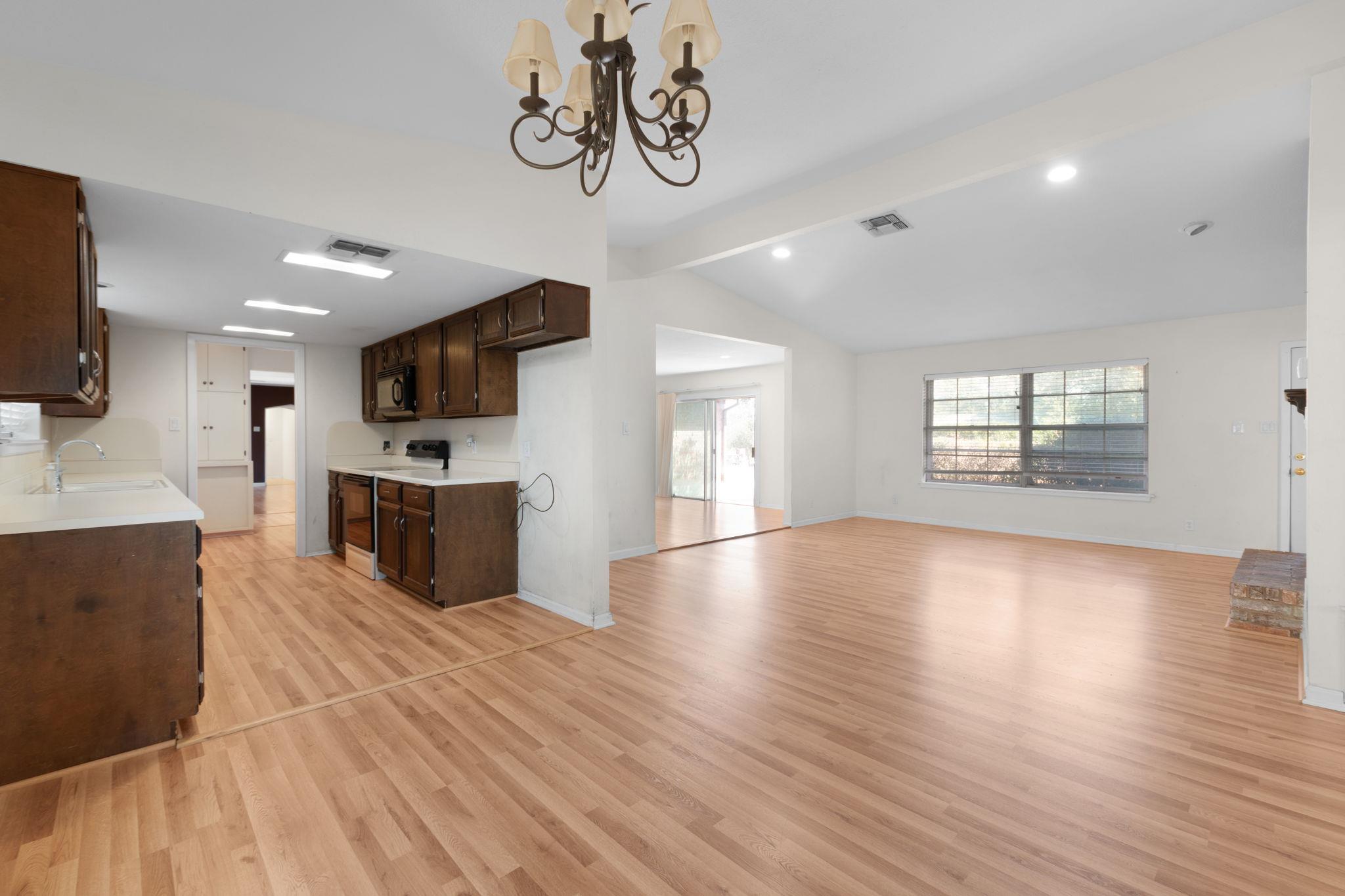 2025 Forest Trl, Kingsland, TX 78639