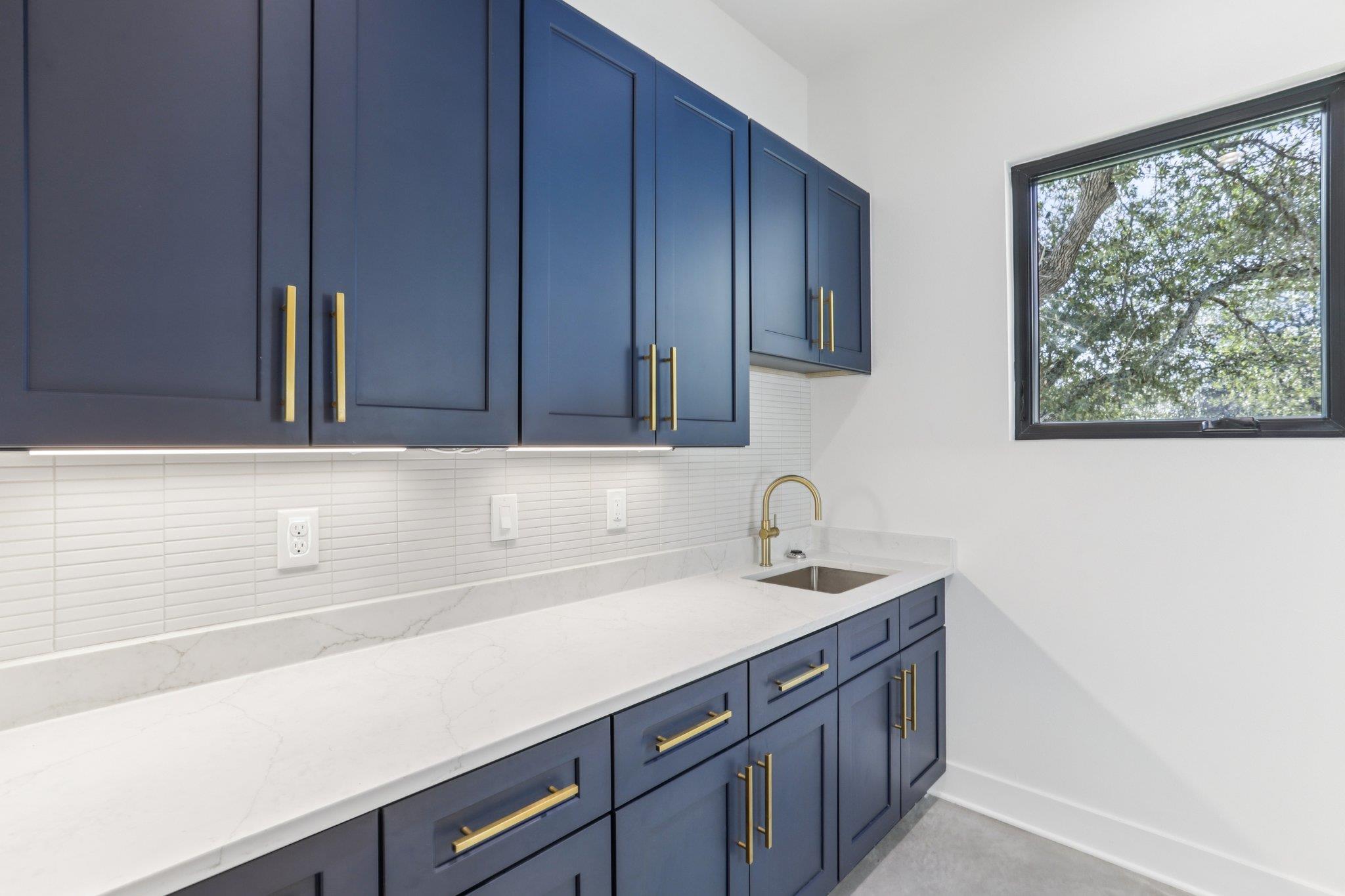 300 Deer Dr, Sunrise Beach Village, TX 78643