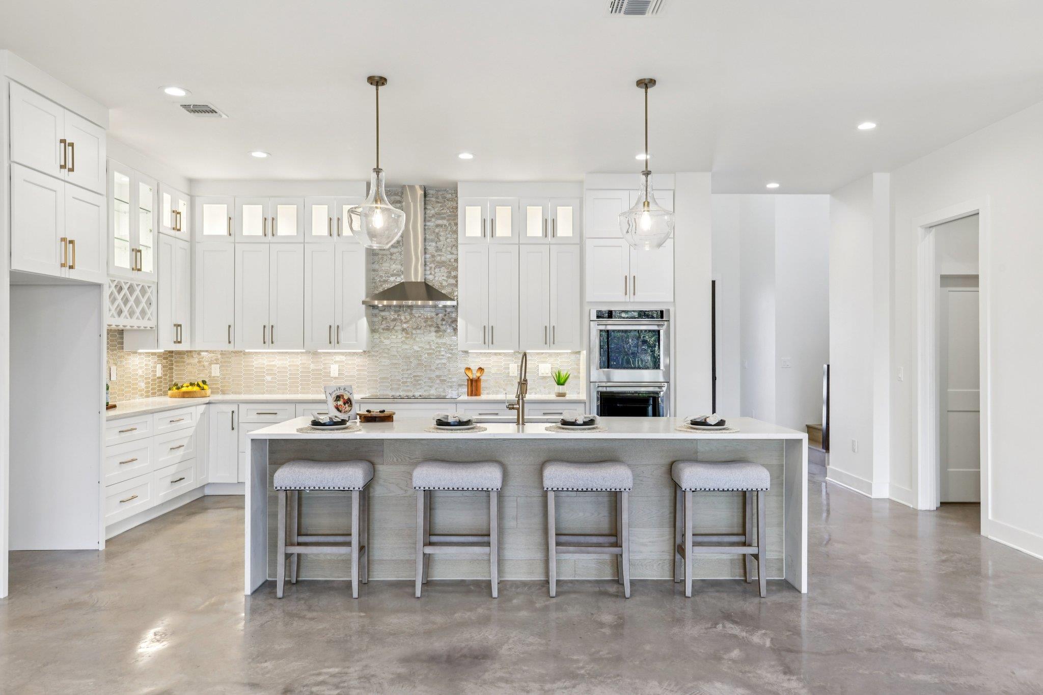 300 Deer Dr, Sunrise Beach Village, TX 78643