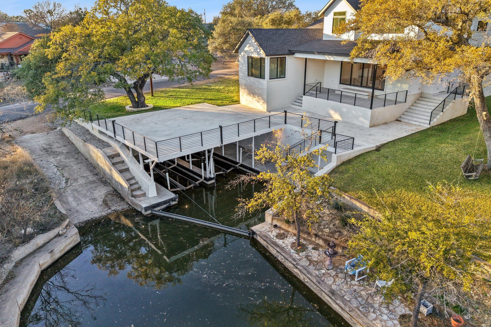 300 Deer Dr, Sunrise Beach Village, TX 78643