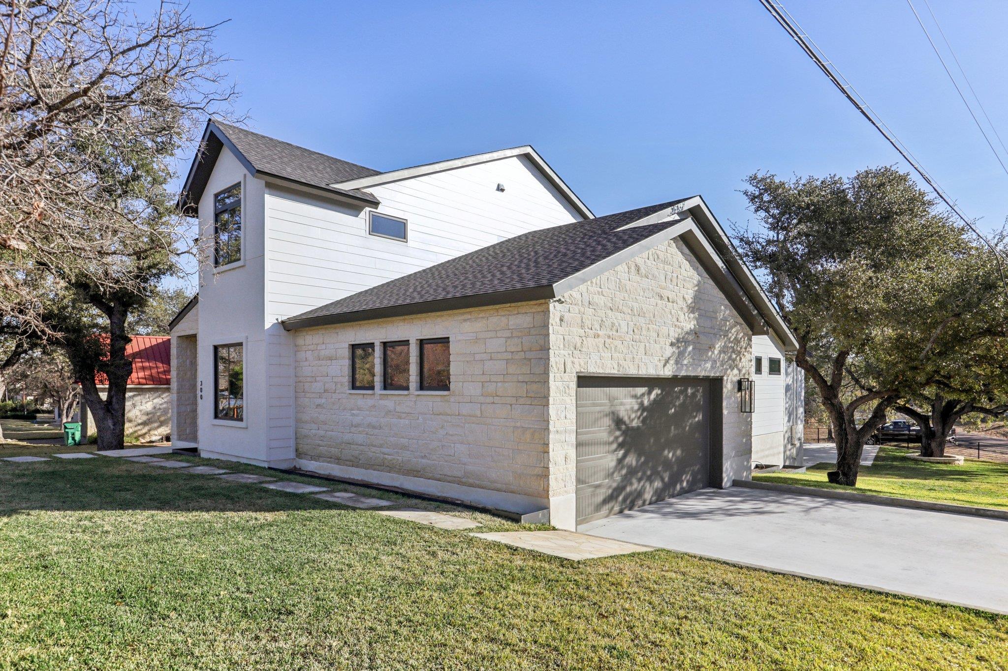 300 Deer Dr, Sunrise Beach Village, TX 78643