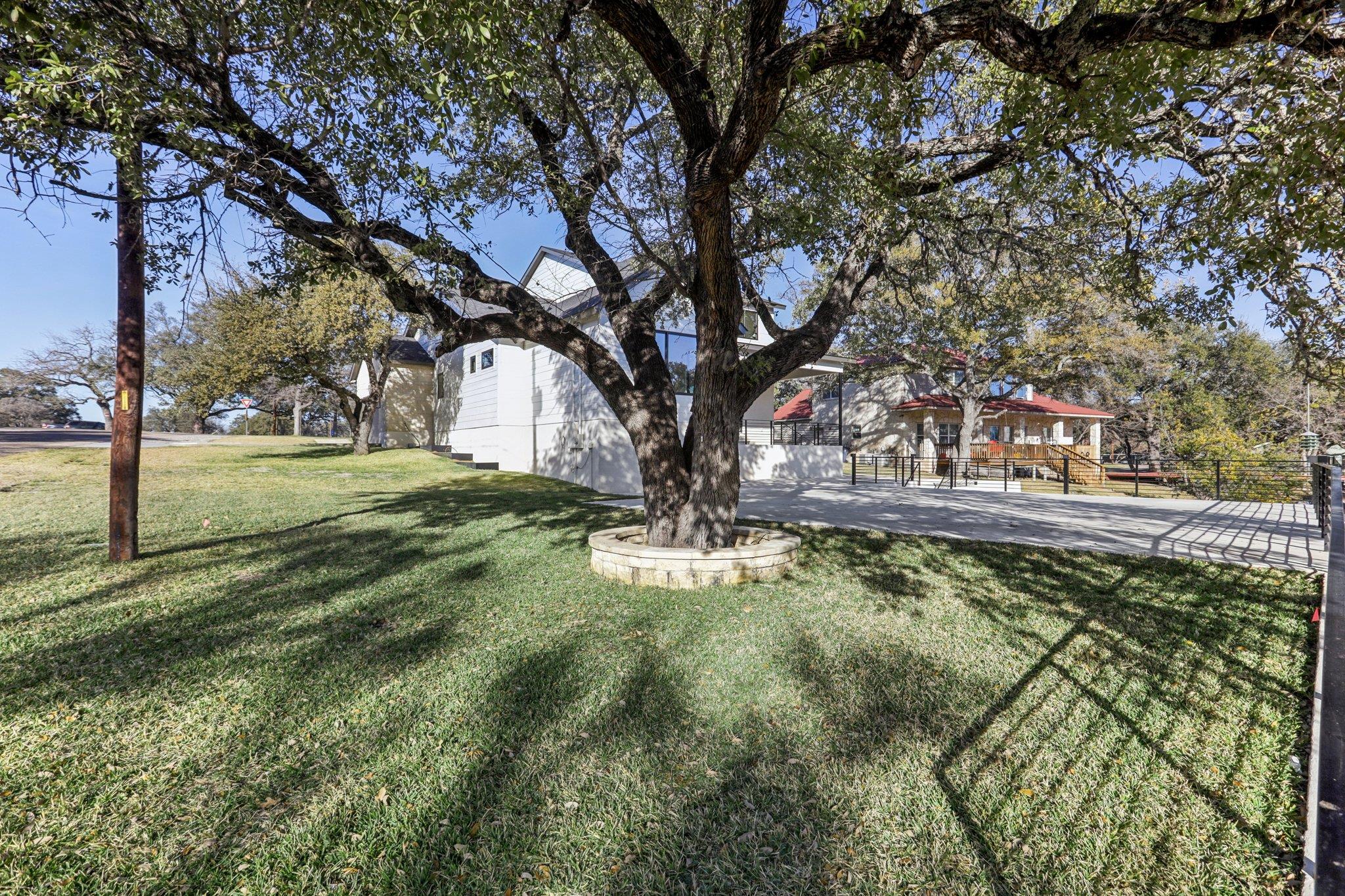 300 Deer Dr, Sunrise Beach Village, TX 78643