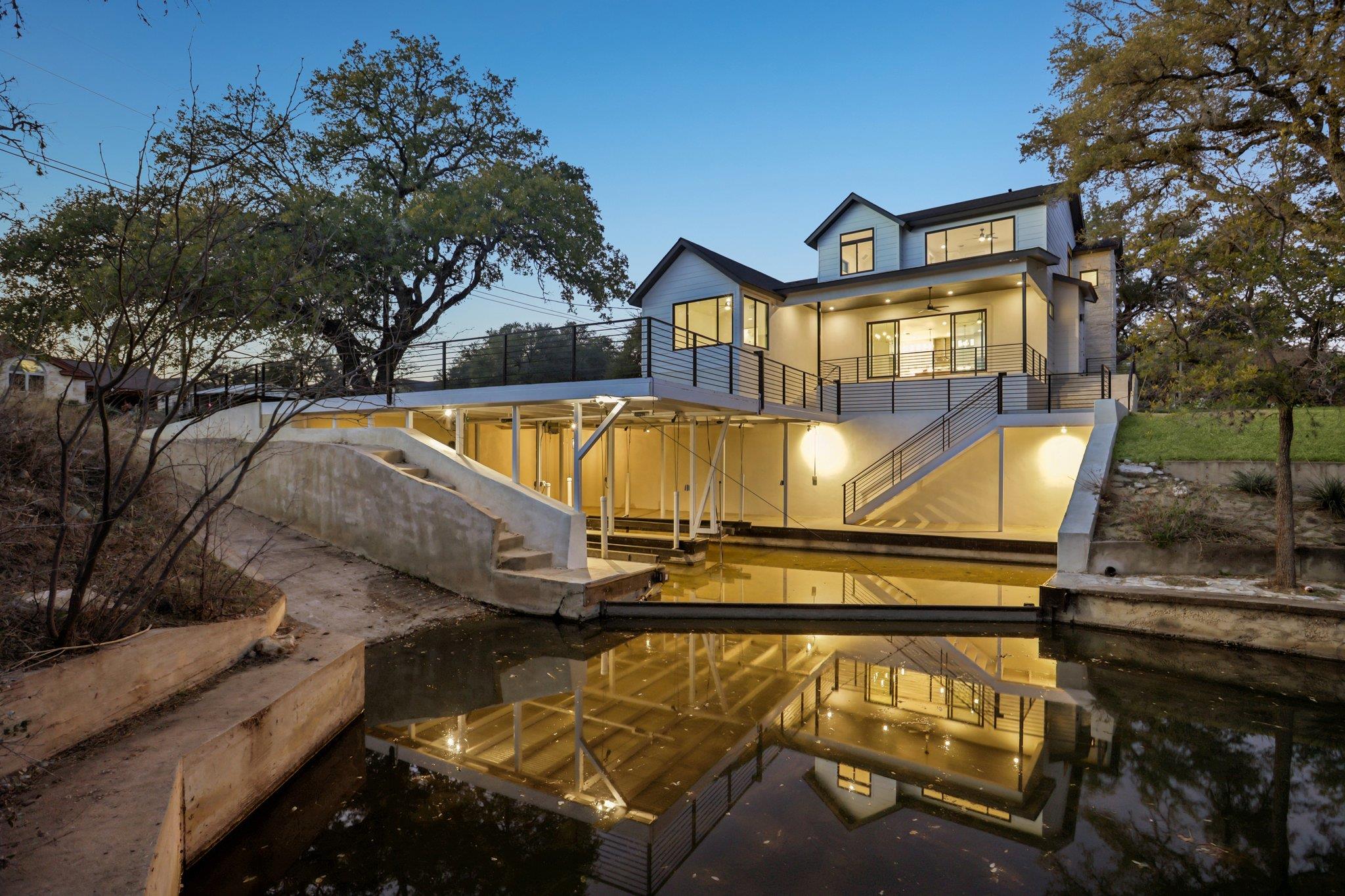 300 Deer Dr, Sunrise Beach Village, TX 78643