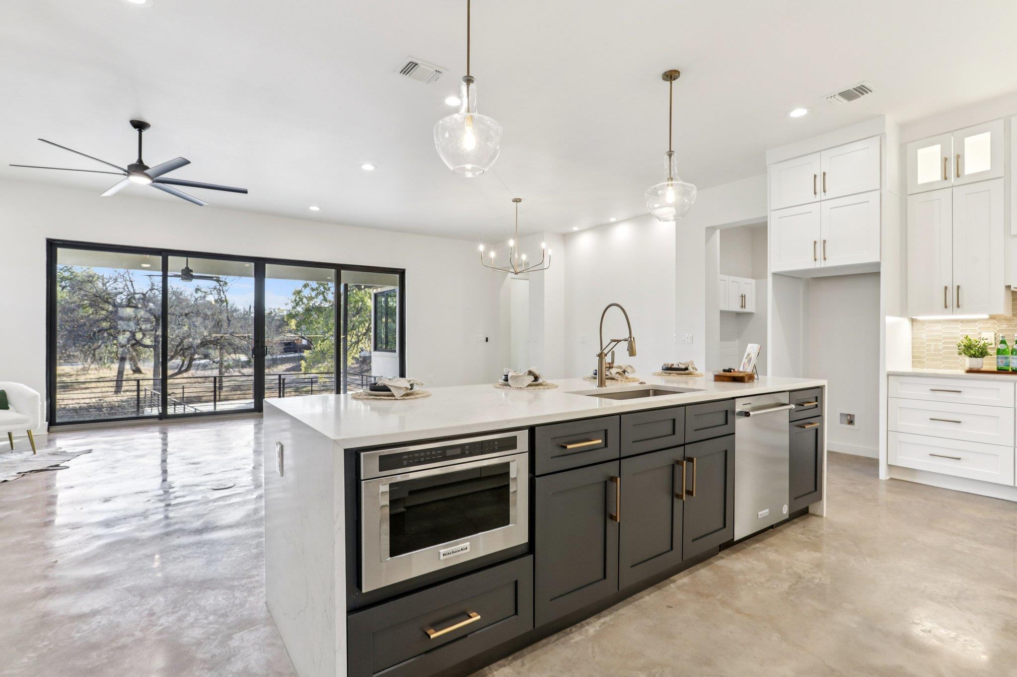 300 Deer Dr, Sunrise Beach Village, TX 78643