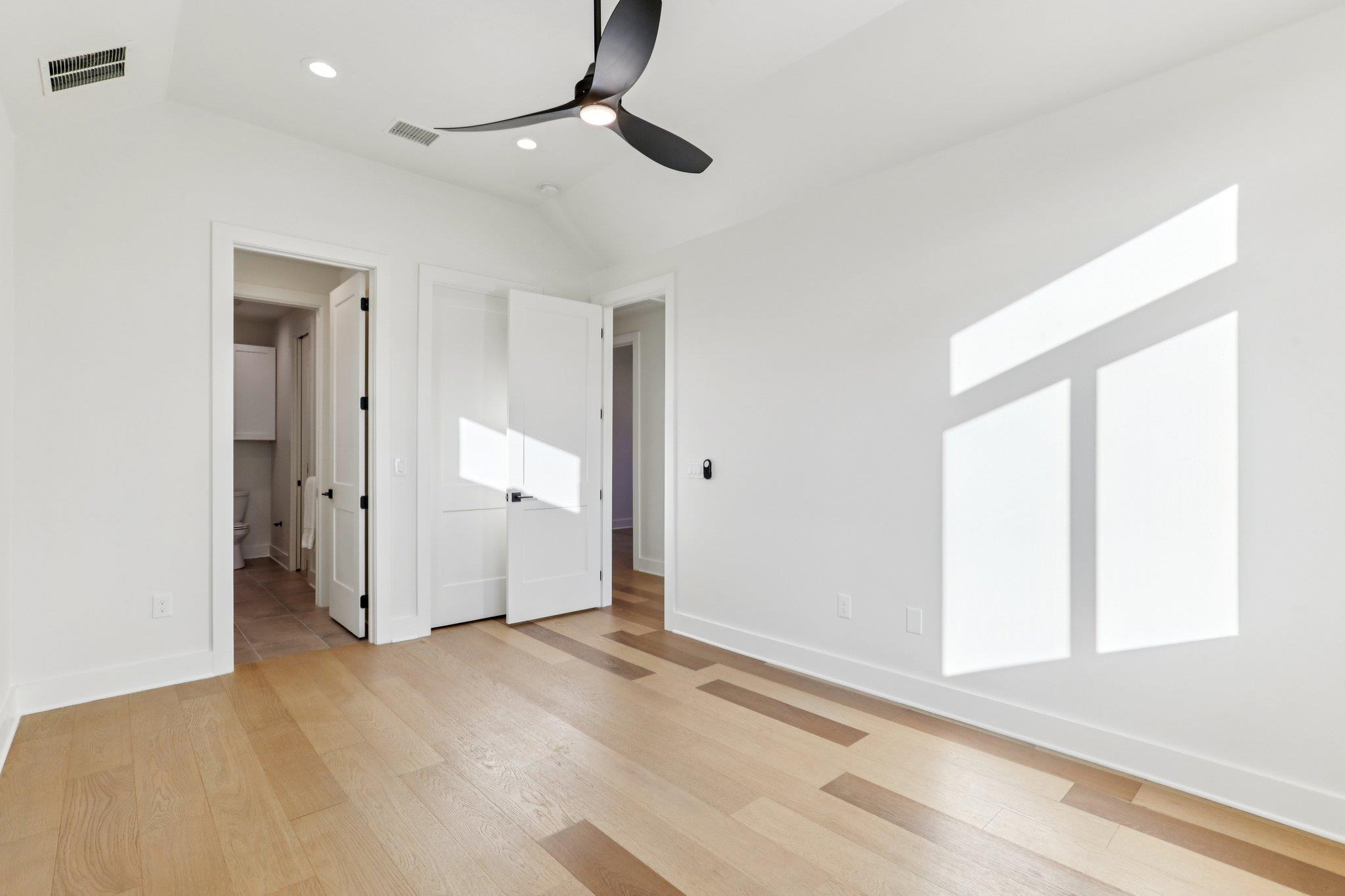 300 Deer Dr, Sunrise Beach Village, TX 78643