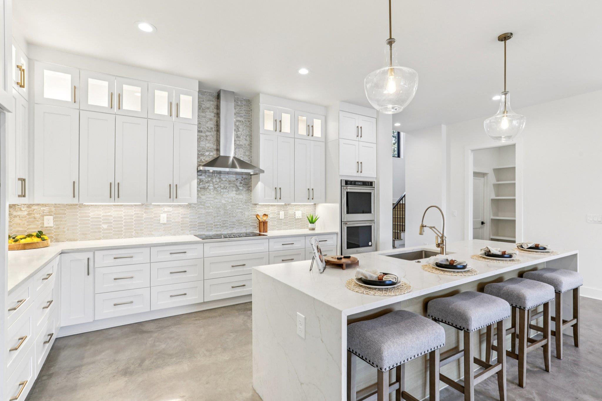 300 Deer Dr, Sunrise Beach Village, TX 78643