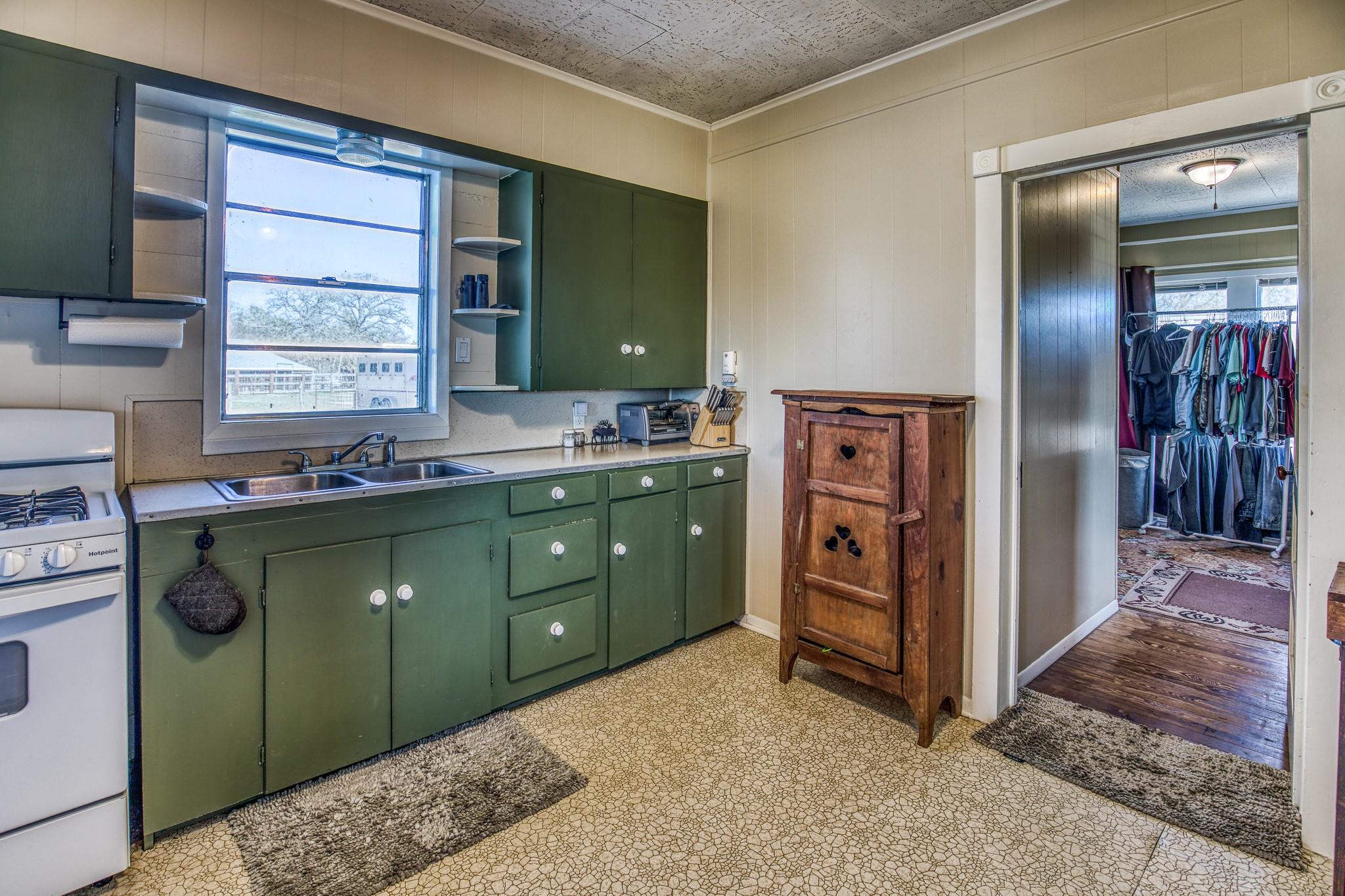 9354 Fm-2780, Burton, TX 77835