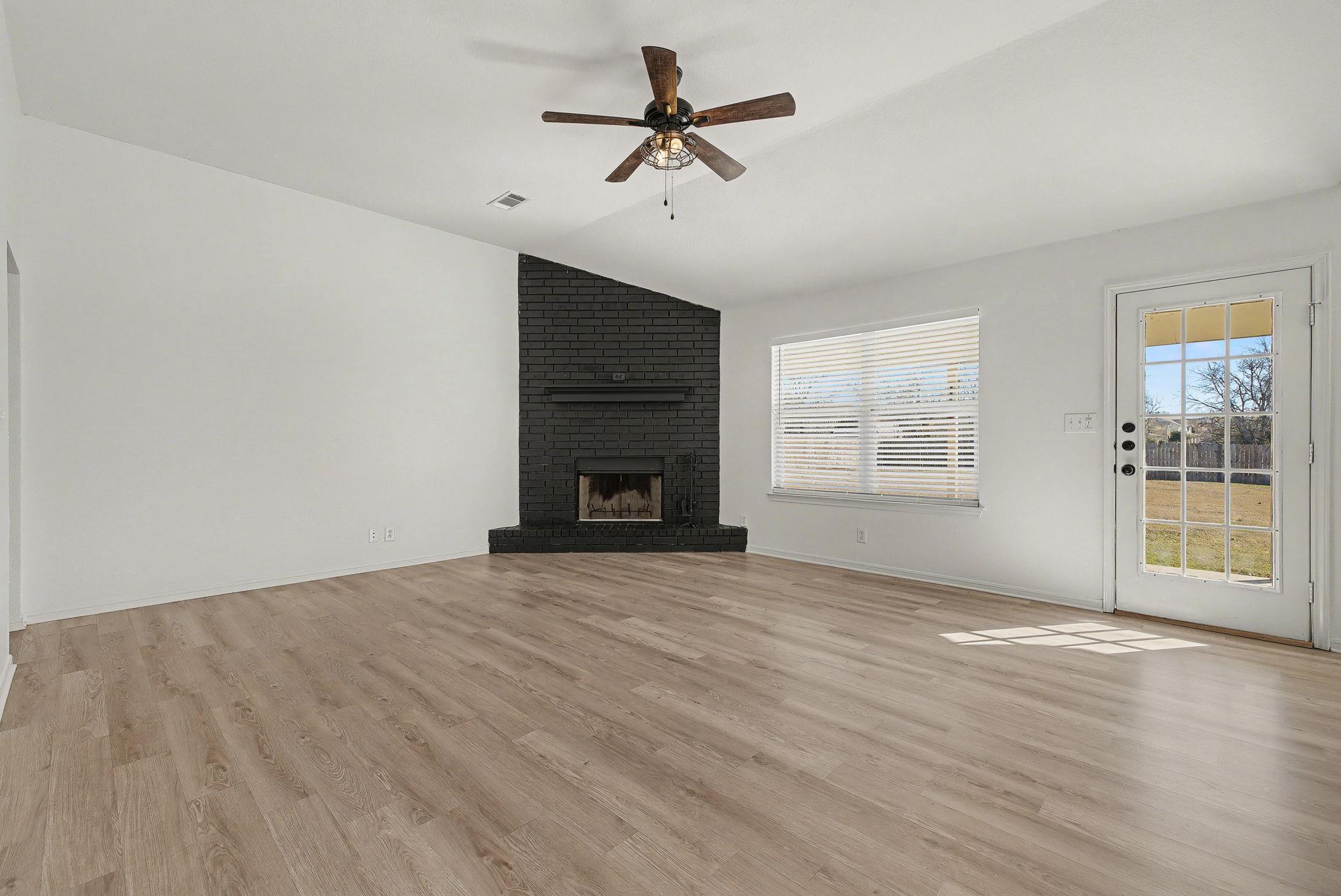 1101 E Johnson St, Burnet, TX 78611