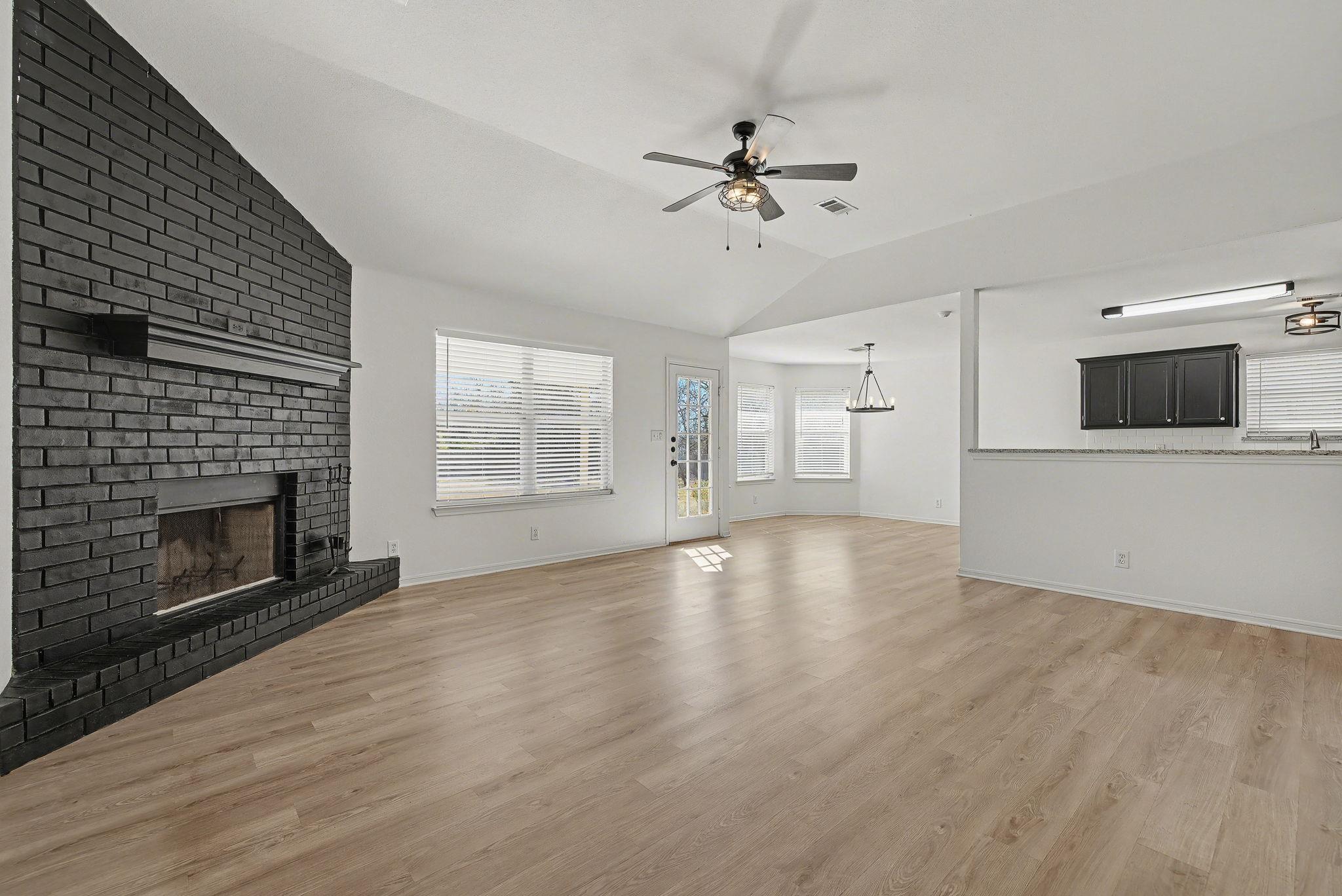 1101 E Johnson St, Burnet, TX 78611