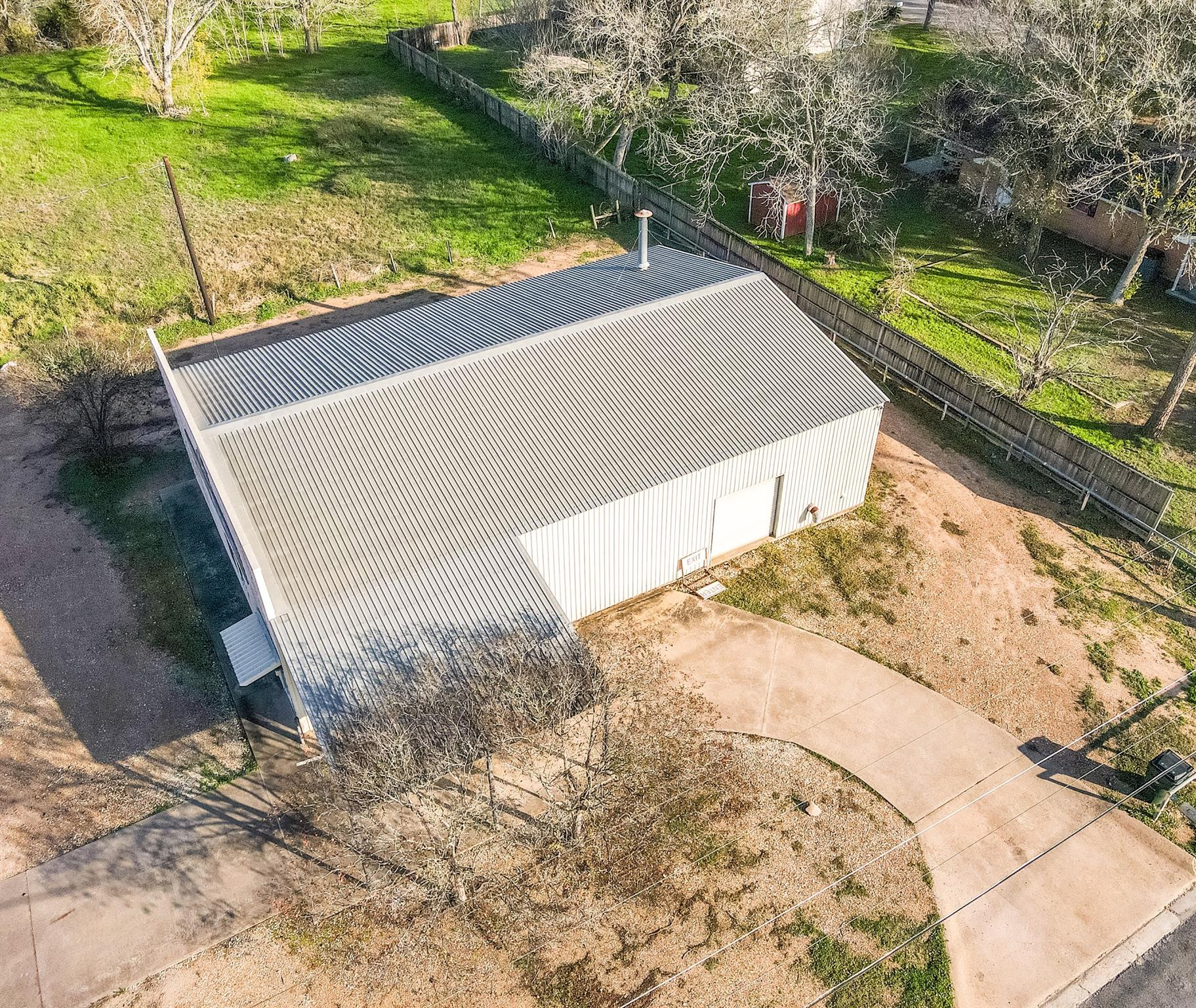 201 S Ridge St, Hallettsville, TX 77964
