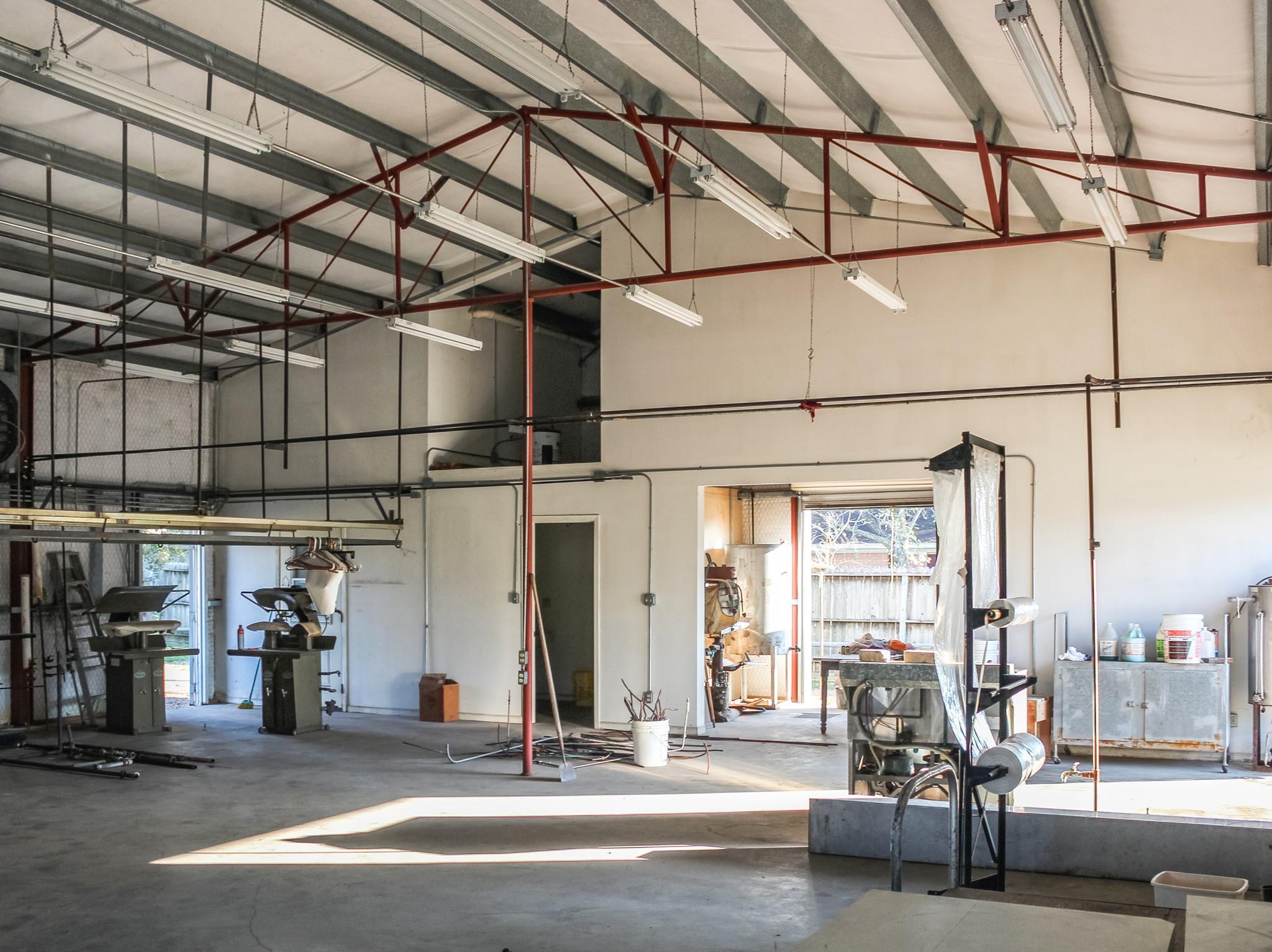 201 S Ridge St, Hallettsville, TX 77964