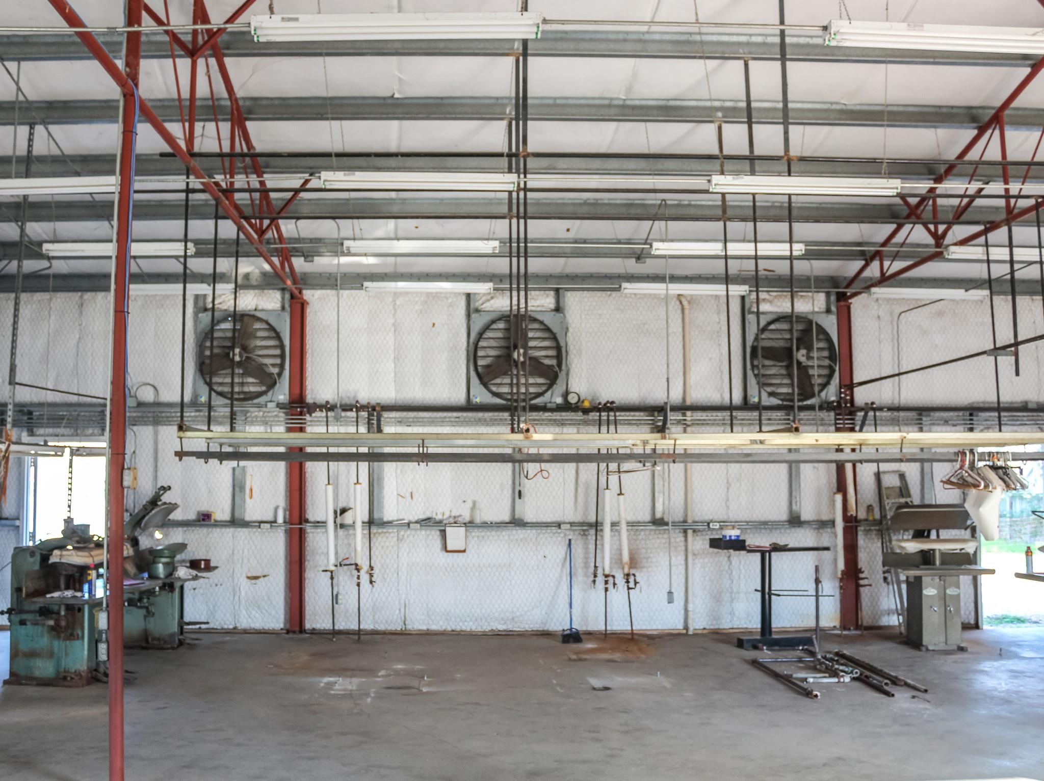 201 S Ridge St, Hallettsville, TX 77964