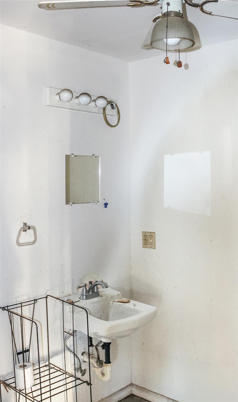 201 S Ridge St, Hallettsville, TX 77964