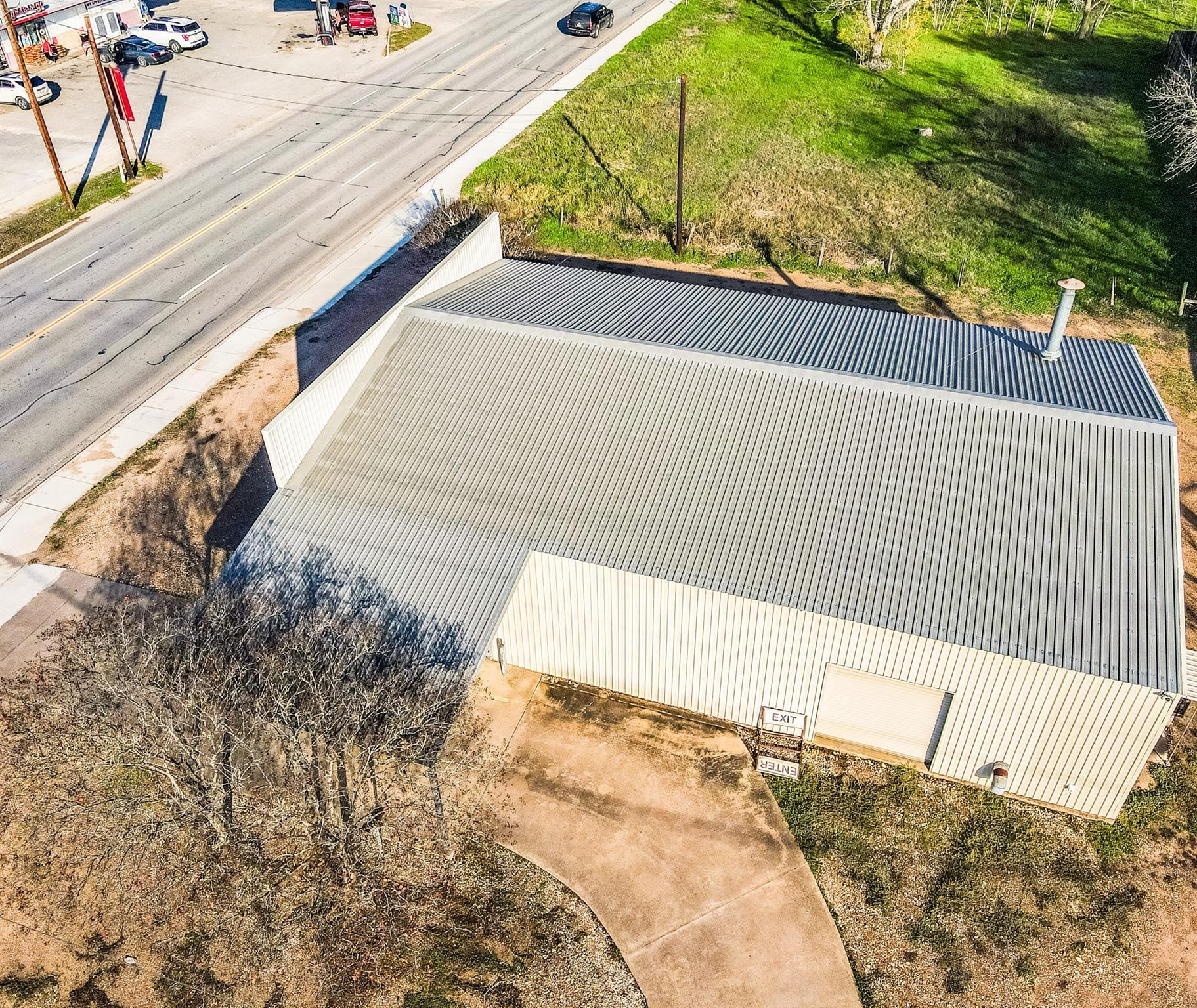 201 S Ridge St, Hallettsville, TX 77964
