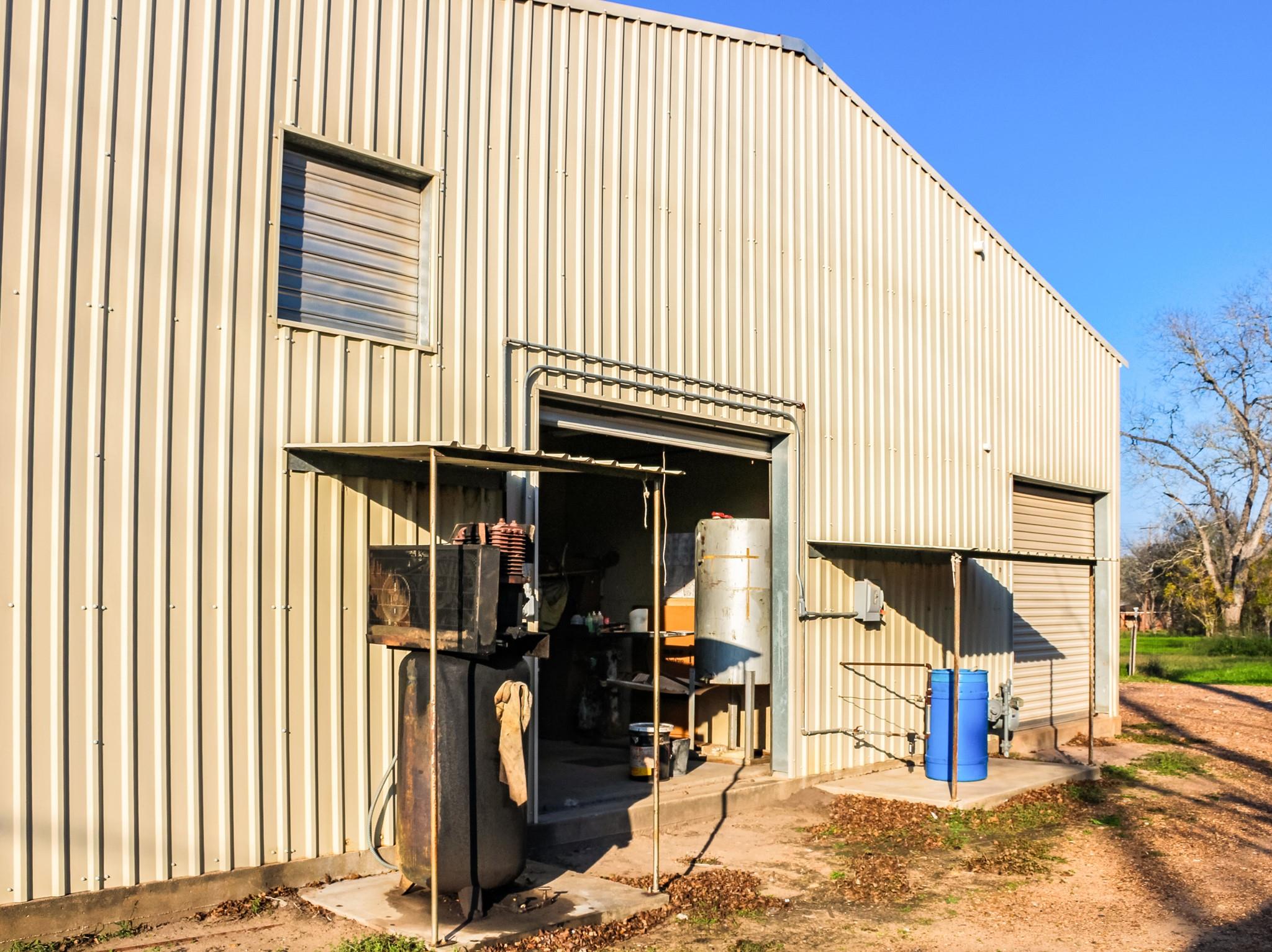 201 S Ridge St, Hallettsville, TX 77964